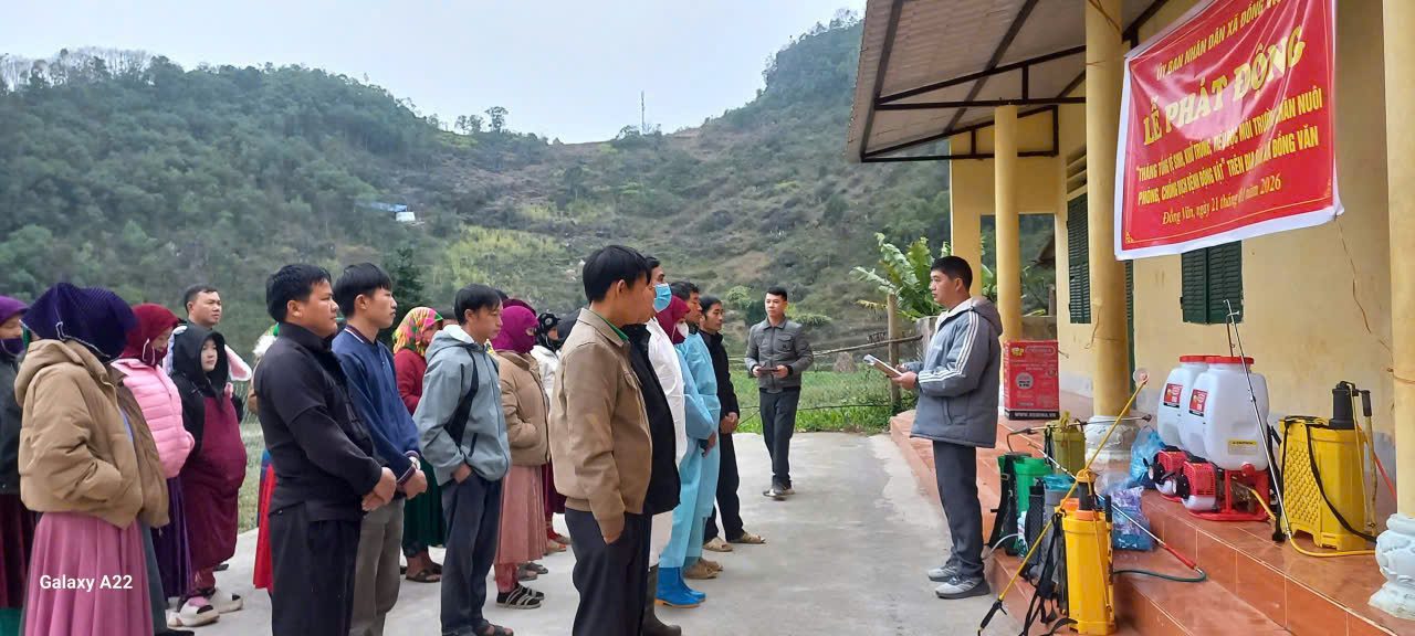 Đồng Văn tổ chức Lễ phát động tháng tổng vệ sinh, khử trùng, tiêu độc môi trường chăn nuôi