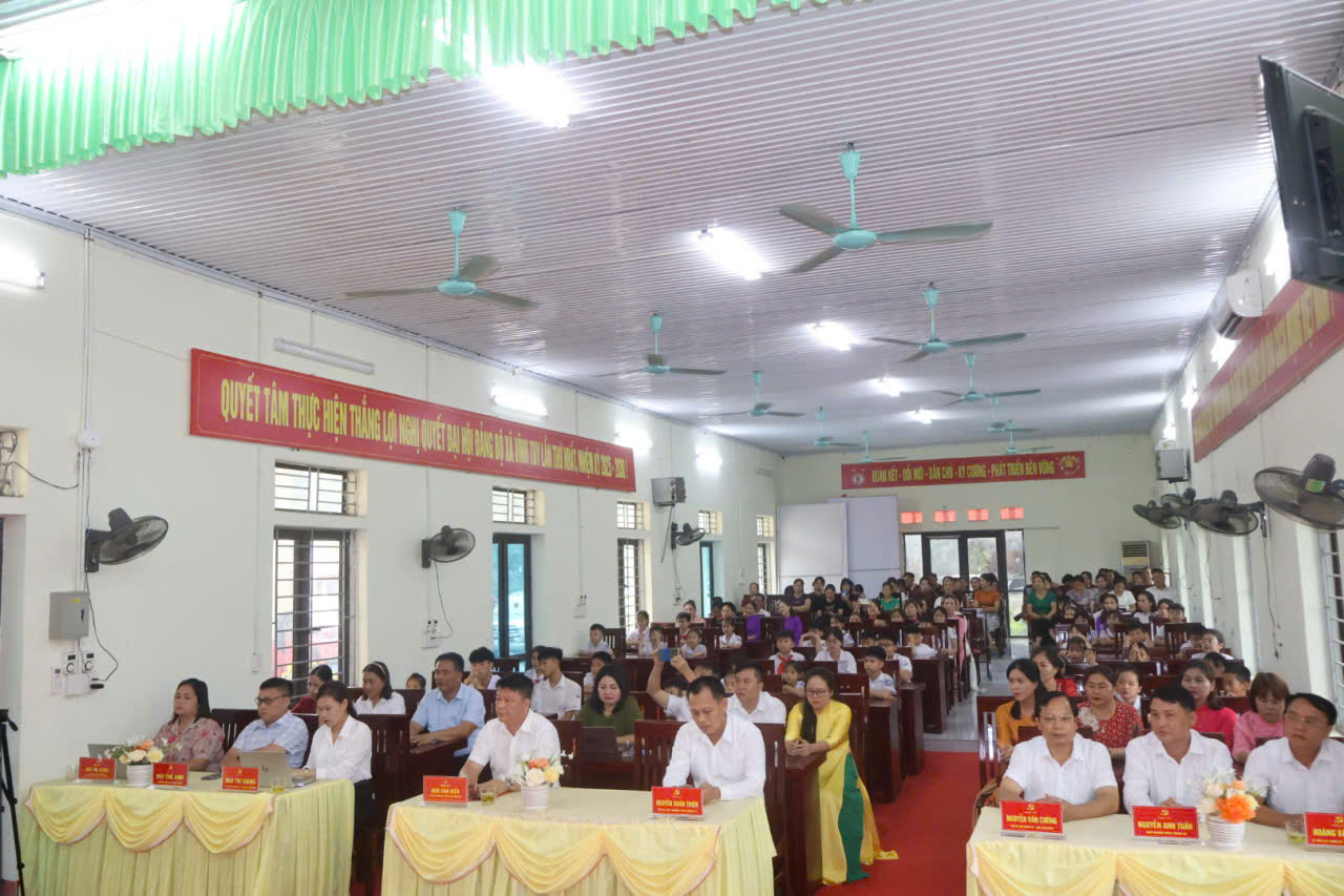Vinh danh Đo&agrave;n đại biểu.jpg