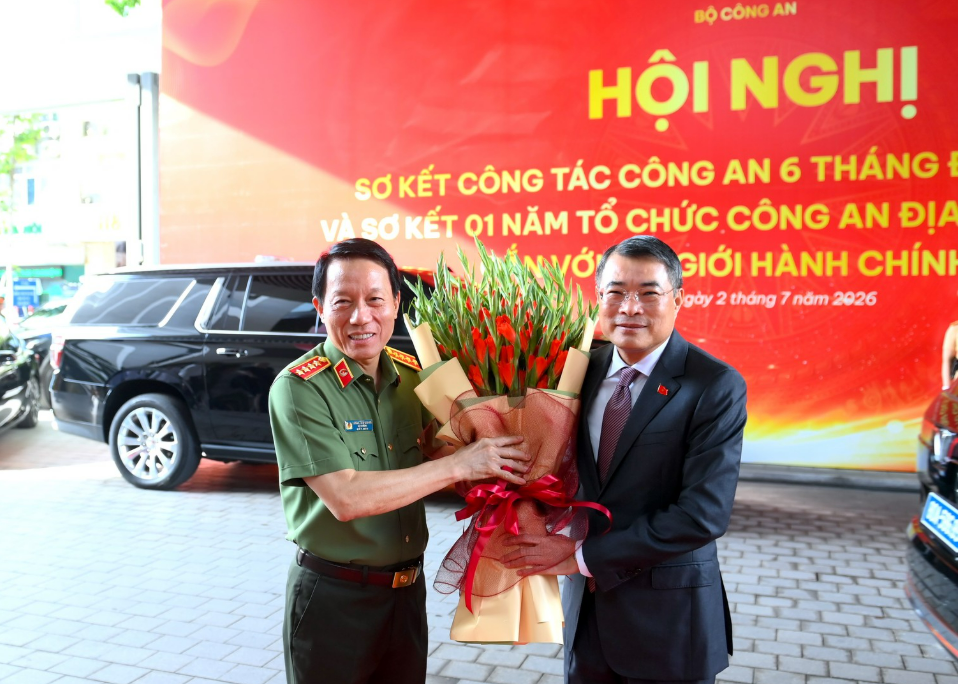 KHAI MẠC HỘI NGHỊ SƠ KẾT CÔNG TÁC CÔNG AN 6 THÁNG ĐẦU NĂM 2026 VÀ SƠ KẾT 01 NĂM TỔ CHỨC CÔNG AN ĐỊA PHƯƠNG 02 CẤP GẮN VỚI ĐỊA GIỚI HÀNH CHÍNH MỚI