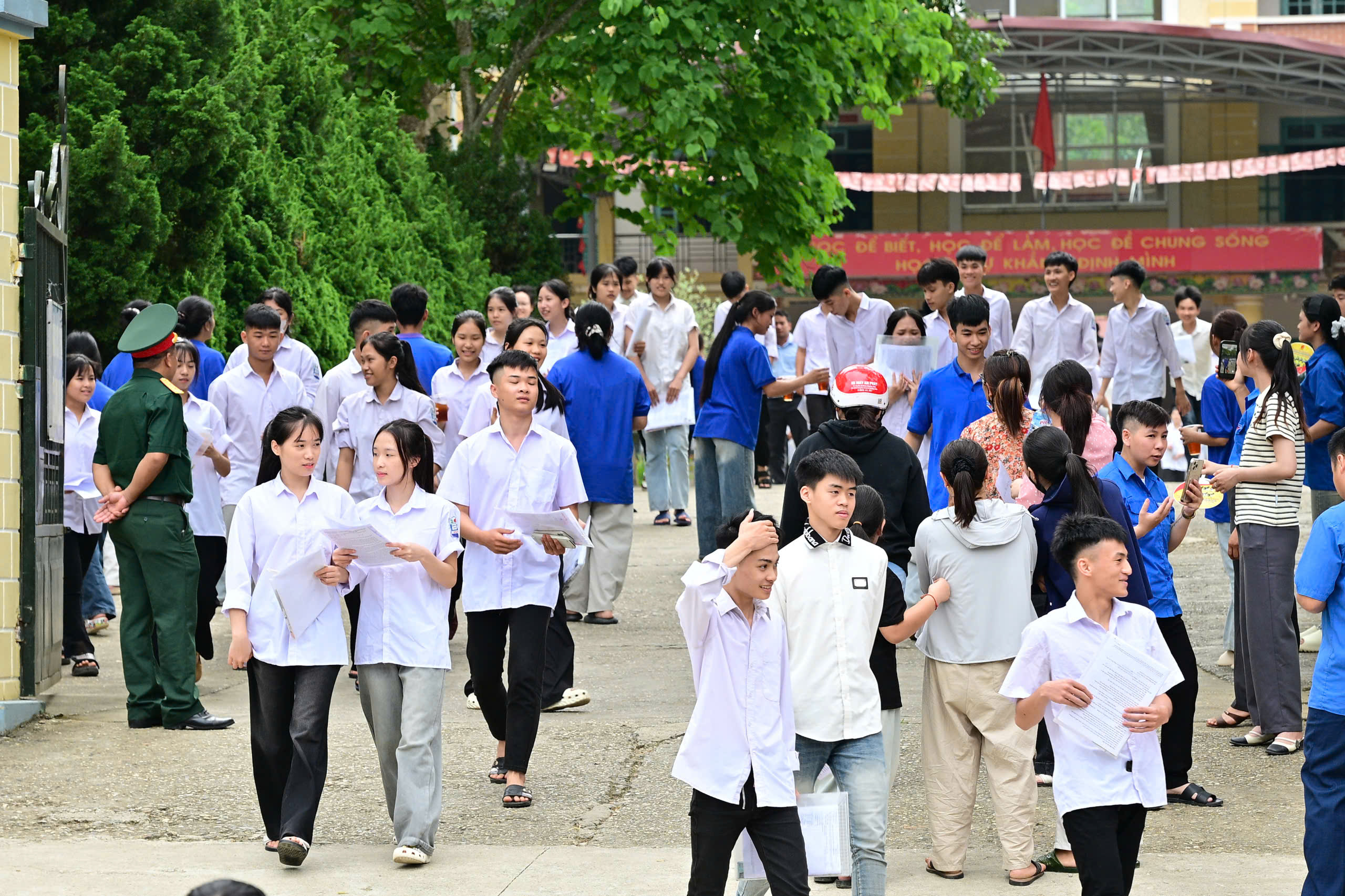 Sáng 11/6, thí sinh thi môn đầu tiên của kỳ thi tốt nghiệp THPT năm 2026