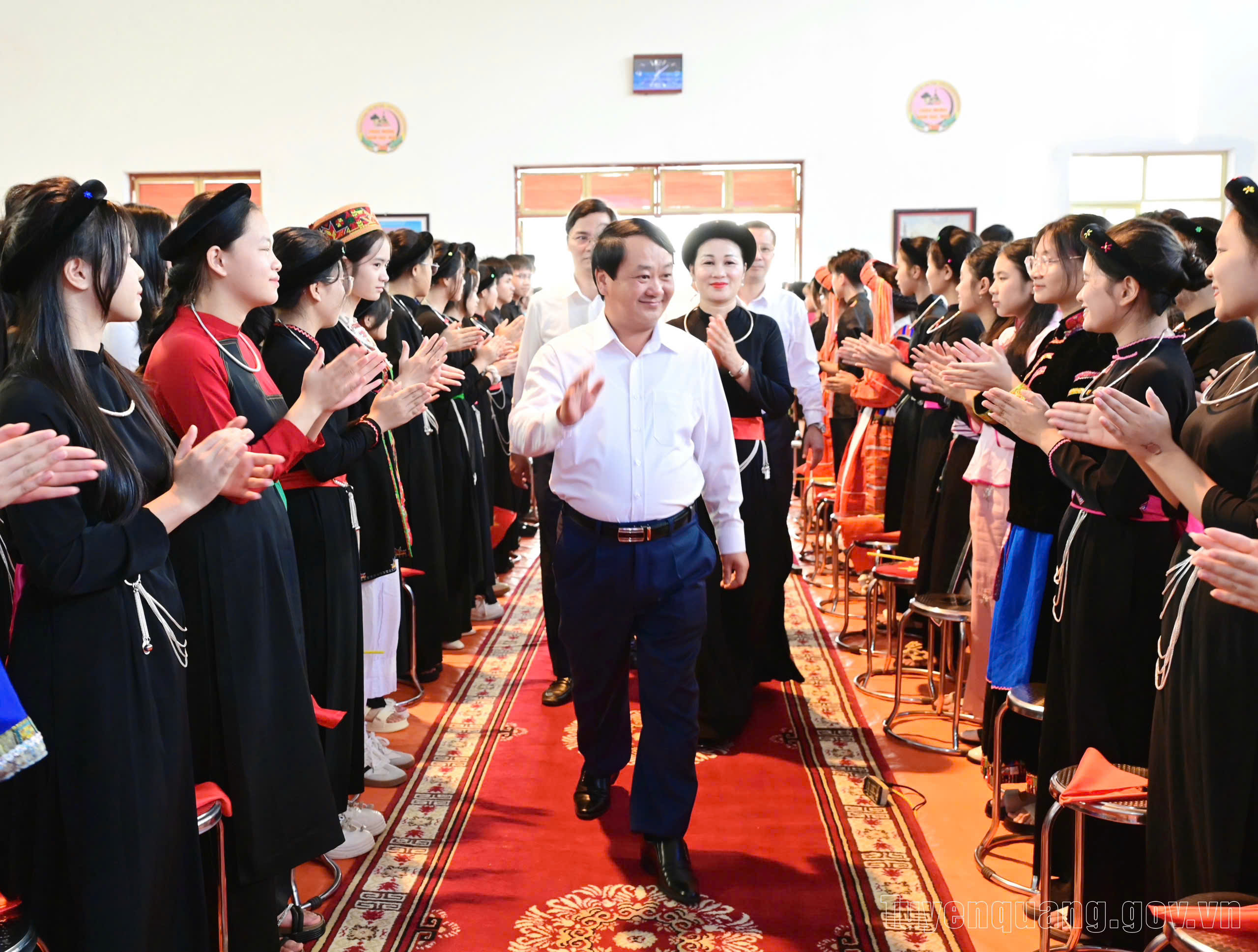 Bí thư Tỉnh ủy Hầu A Lềnh dự Lễ Khai giảng năm học mới tại Trường PTDT Nội trú THPT tỉnh