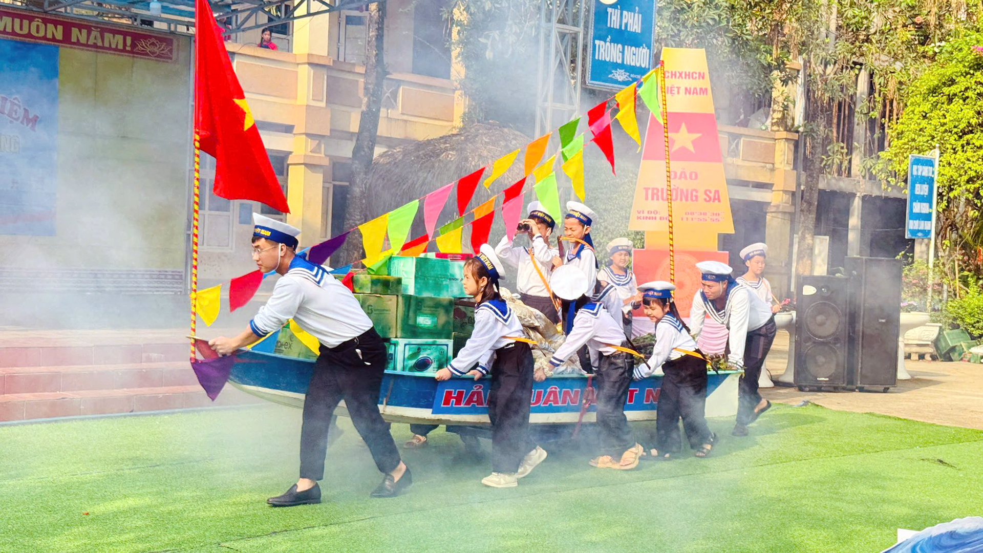 Trải nghiệm “Em yêu biển đảo quê hương”