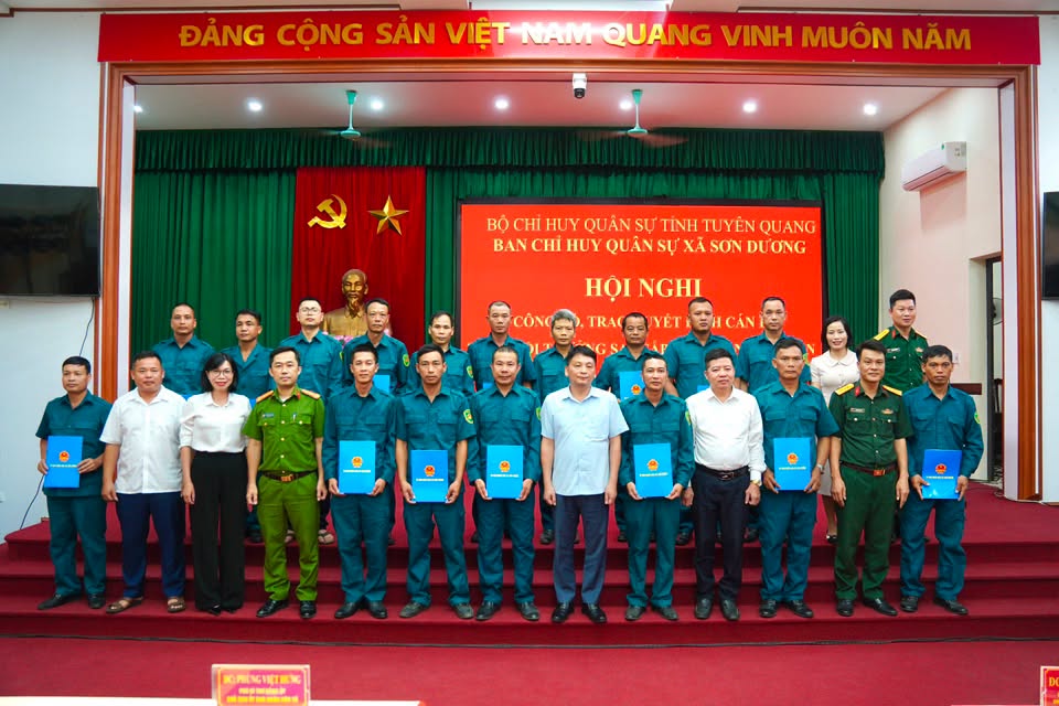 Ban Chỉ huy Quân sự xã Sơn Dương công bố quyết định miễn nhiệm, bổ nhiệm Thôn đội trưởng năm 2026