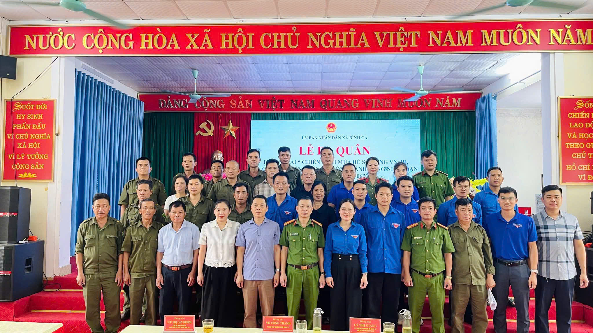 CÔNG AN XÃ BÌNH CA TRIỂN KHAI CHIẾN DỊCH MÙA HÈ SỐ CÙNG VNEID, HƯỚNG DẪN CÔNG DÂN SỐ, ĐỒNG HÀNH CÙNG NHÂN DÂN THỰC HIỆN ĐỀ ÁN 06