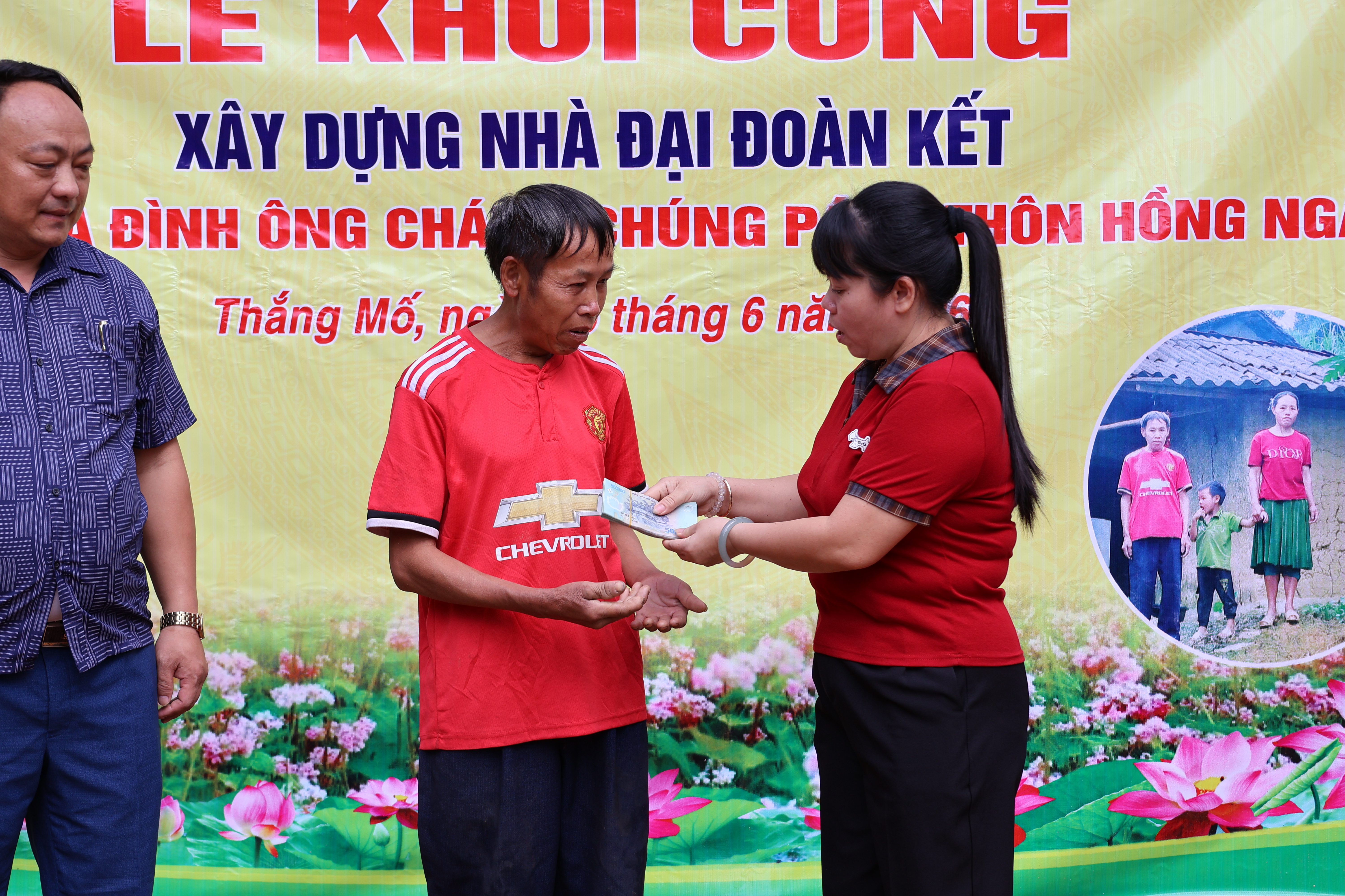 ẤM ÁP LỄ KHỞI CÔNG XÂY DỰNG NHÀ ĐẠI ĐOÀN KẾT CHO HỘ NGHÈO TẠI THÔN HỒNG NGÀI  XÃ THẮNG MỐ