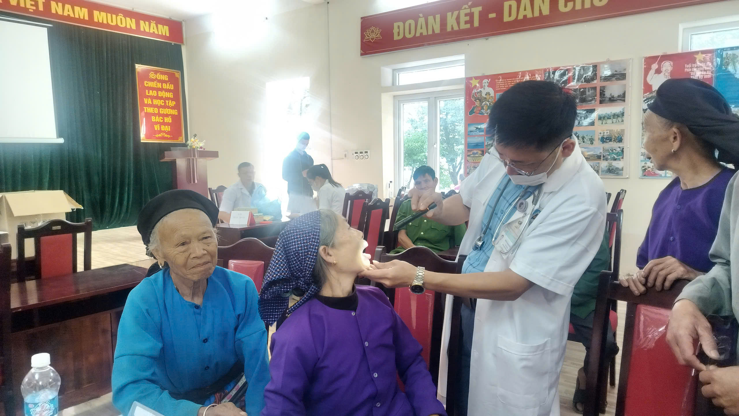 CHƯƠNG TRÌNH KHÁM SỨC KHOẺ ĐỊNH KỲ CHO NHÂN DÂN XÃ BIÊN GIỚI 
