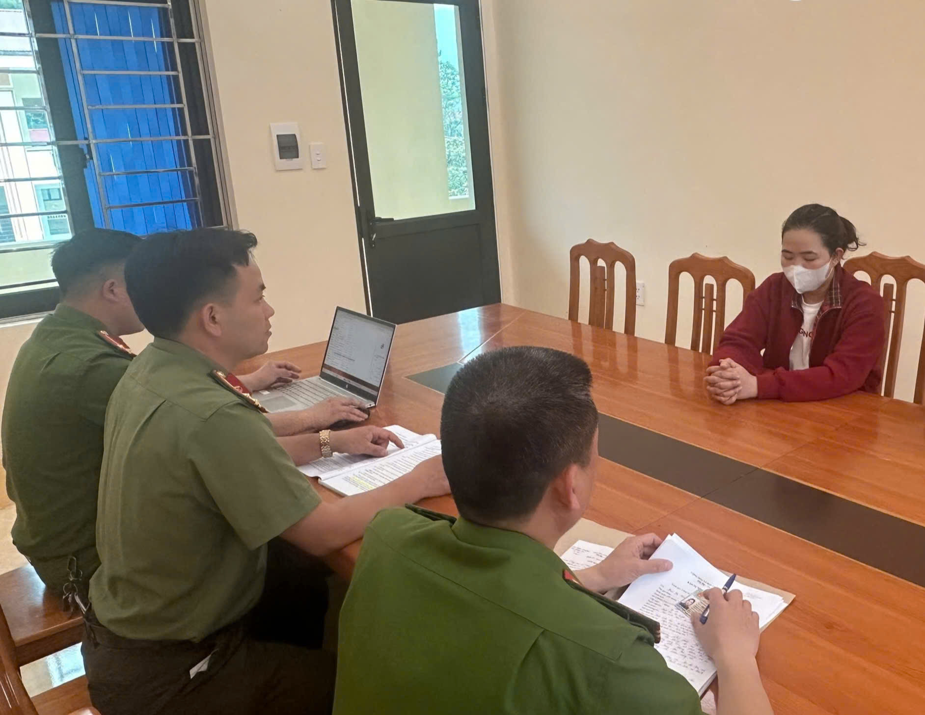 CÔNG AN XÃ QUẢN BẠ XỬ PHẠT CÁ NHÂN ĐĂNG THÔNG TIN XÚC PHẠM UY TÍN CƠ QUAN TỔ CHỨC NHÀ NƯỚC