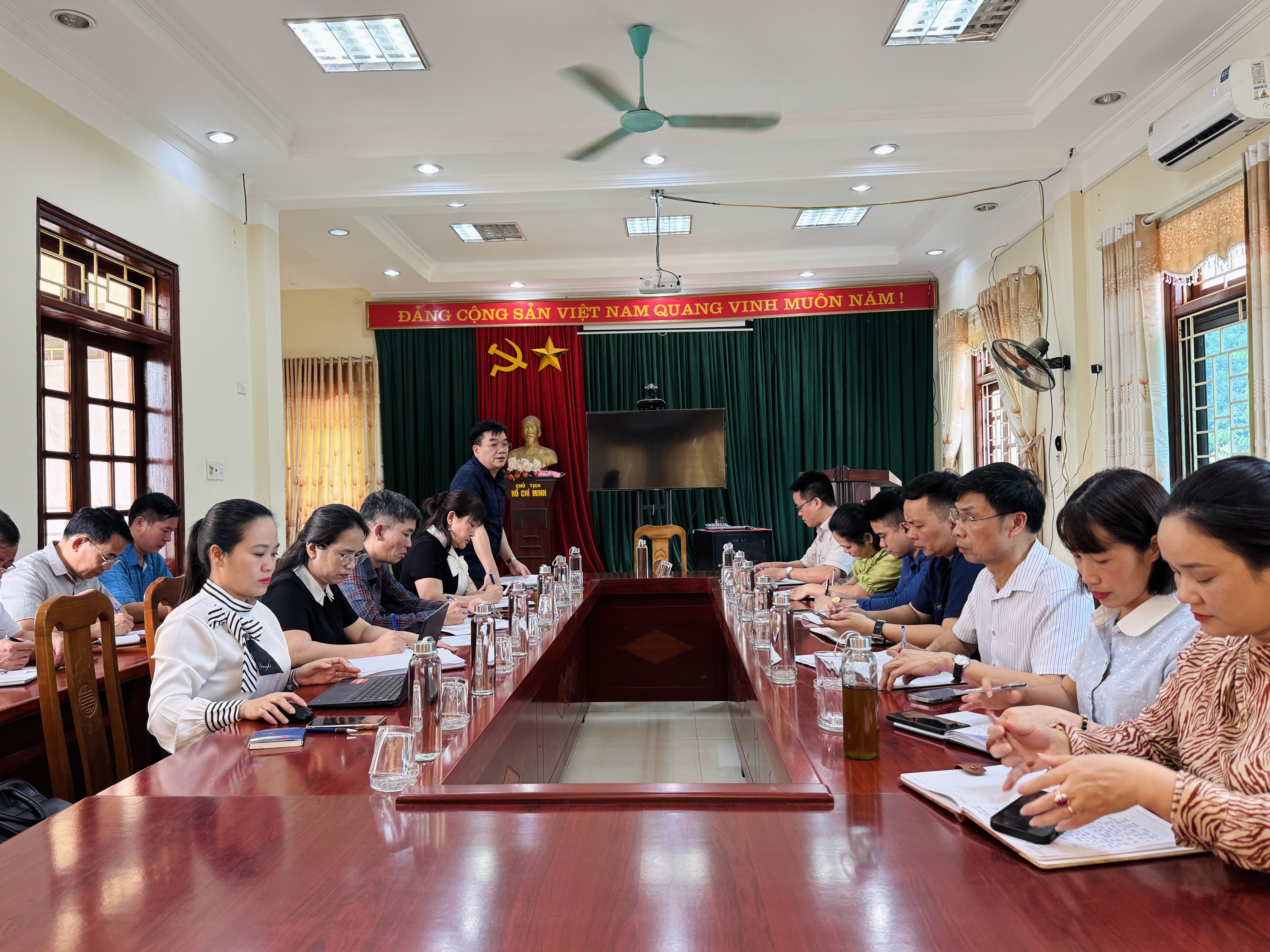 Kho bạc Nhà nước làm việc với UBND xã Tân Trào về công tác quản lý, sử dụng ngân sách