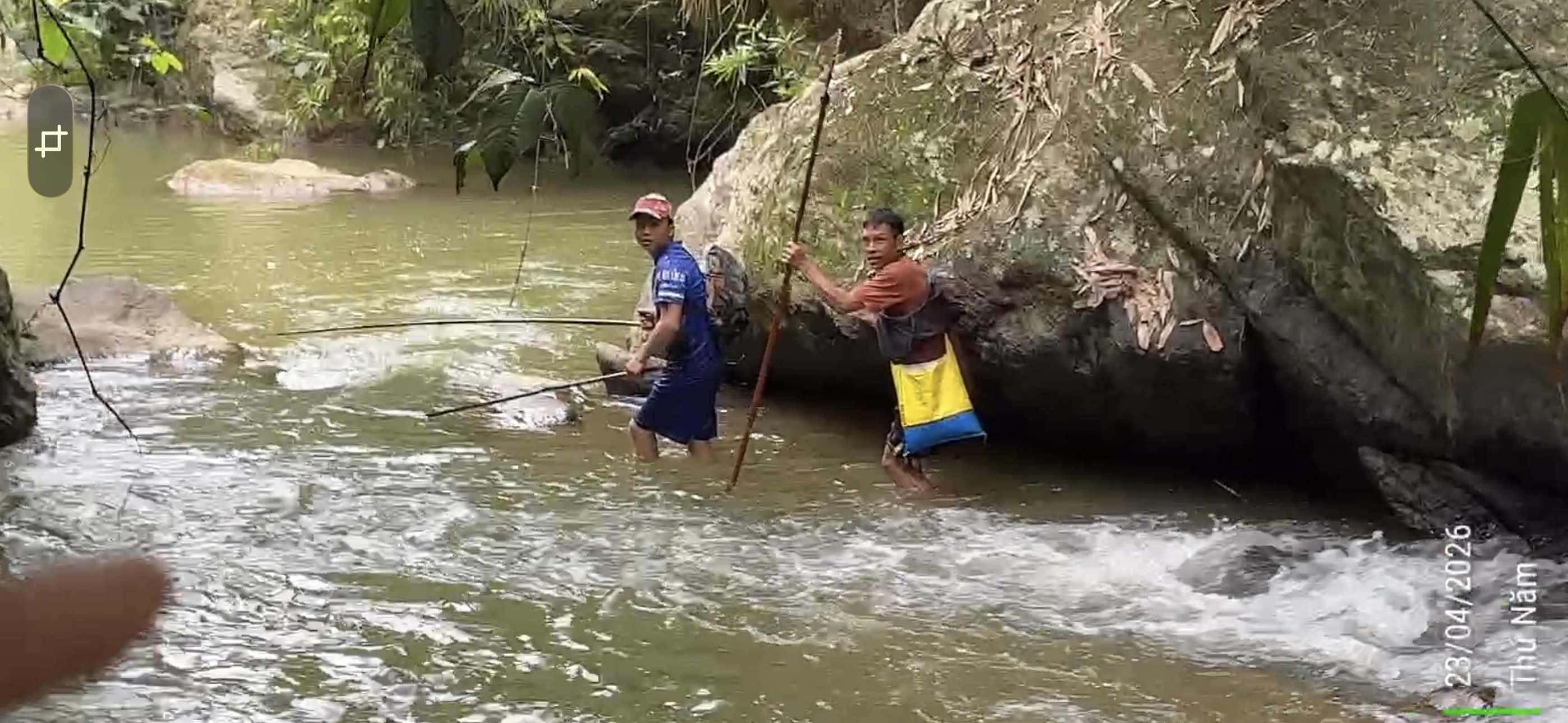 XỬ LÝ NGHIÊM HÀNH VI SỬ DỤNG XUNG KÍCH ĐIỆN ĐÁNH BẮT CÁ