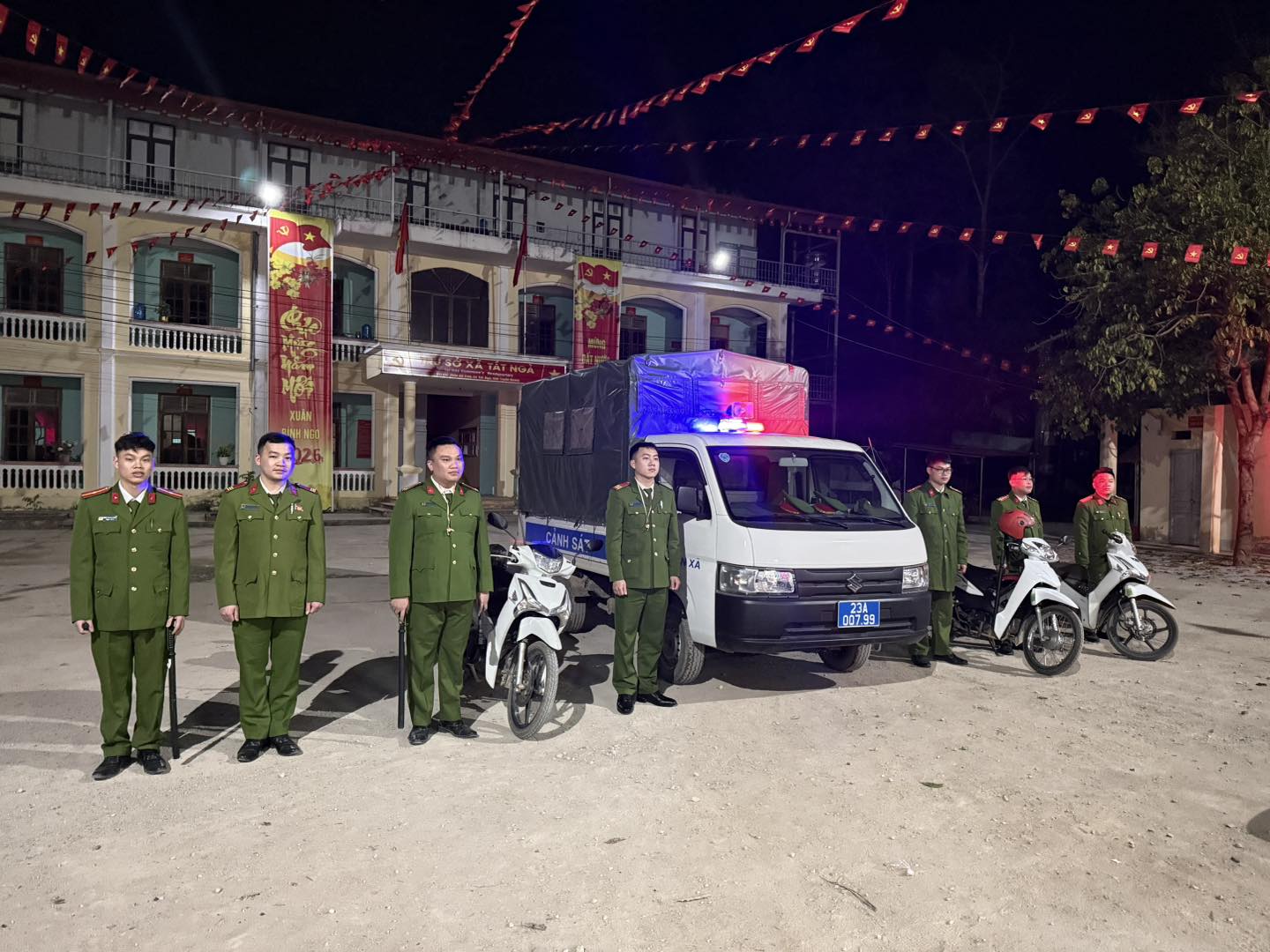 Công an xã Tát Ngà tăng cường tuần tra đêm, bảo đảm an ninh trật tự trên địa bàn