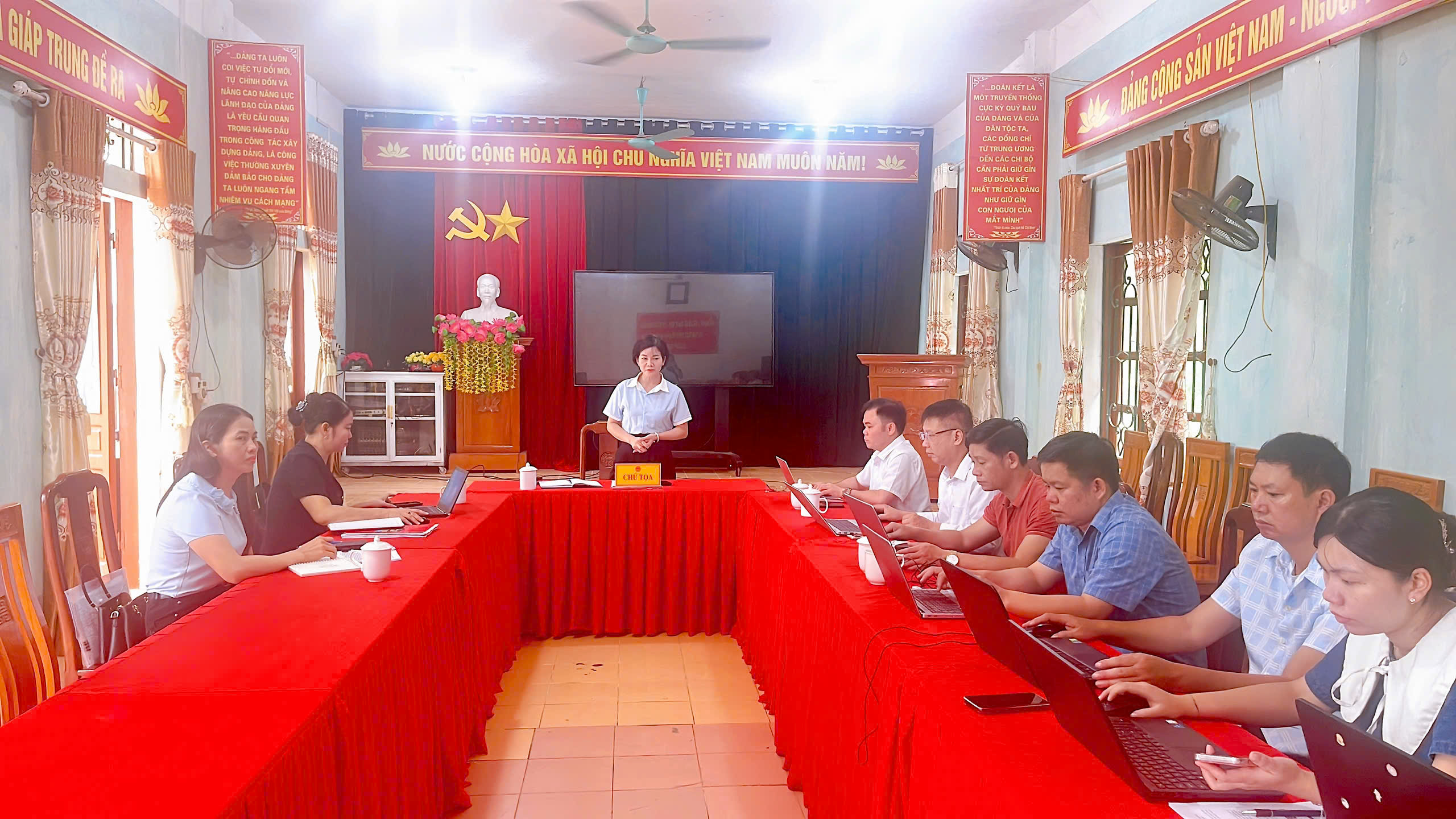 ĐOÀN KIỂM TRA SỞ NỘI VỤ LÀM VIỆC TẠI XÃ GIÁP TRUNG 