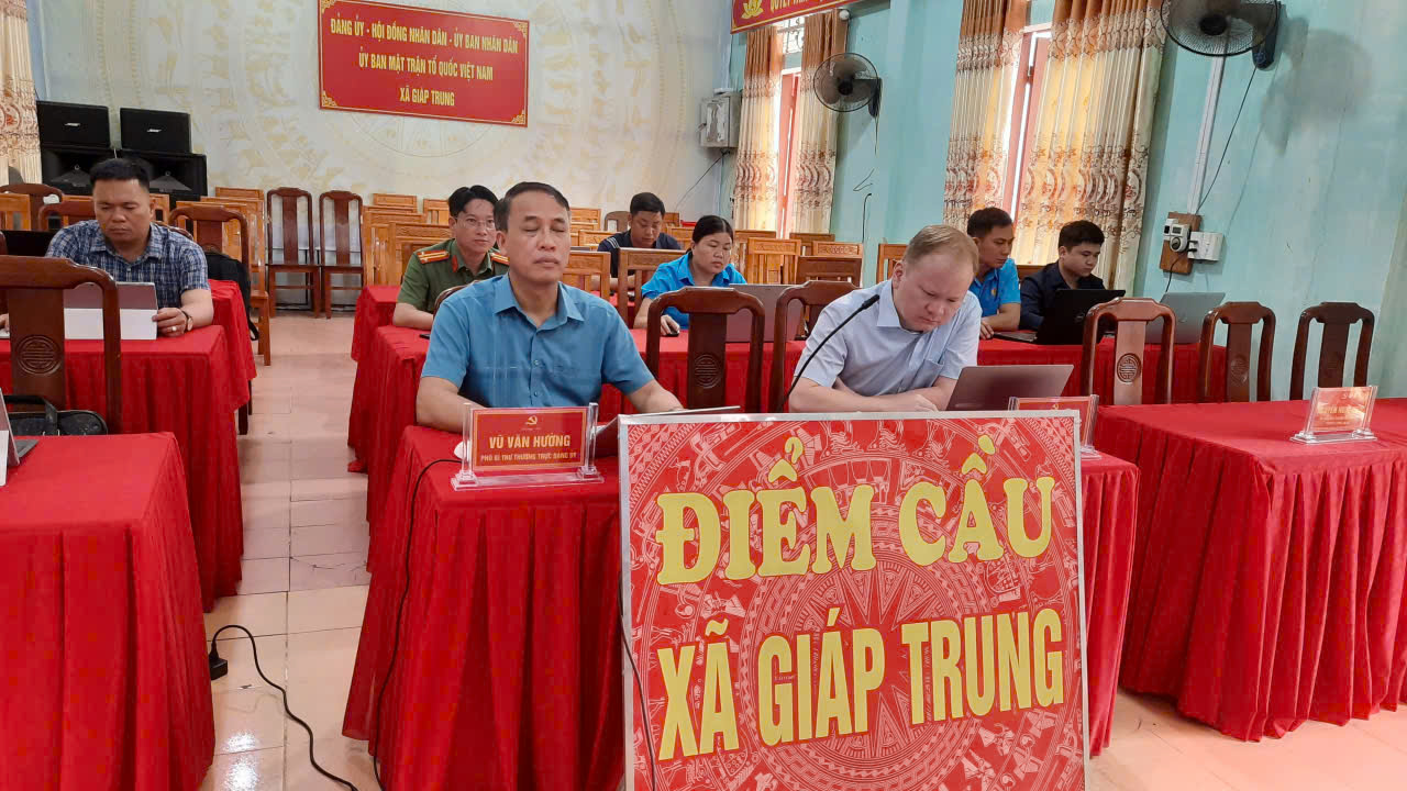 Đảng ủy xã Giáp Trung tham gia lớp bồi dưỡng kiến thức về Quản trị quốc gia, Quản trị địa phương và Quản trị An ninh năm 2026