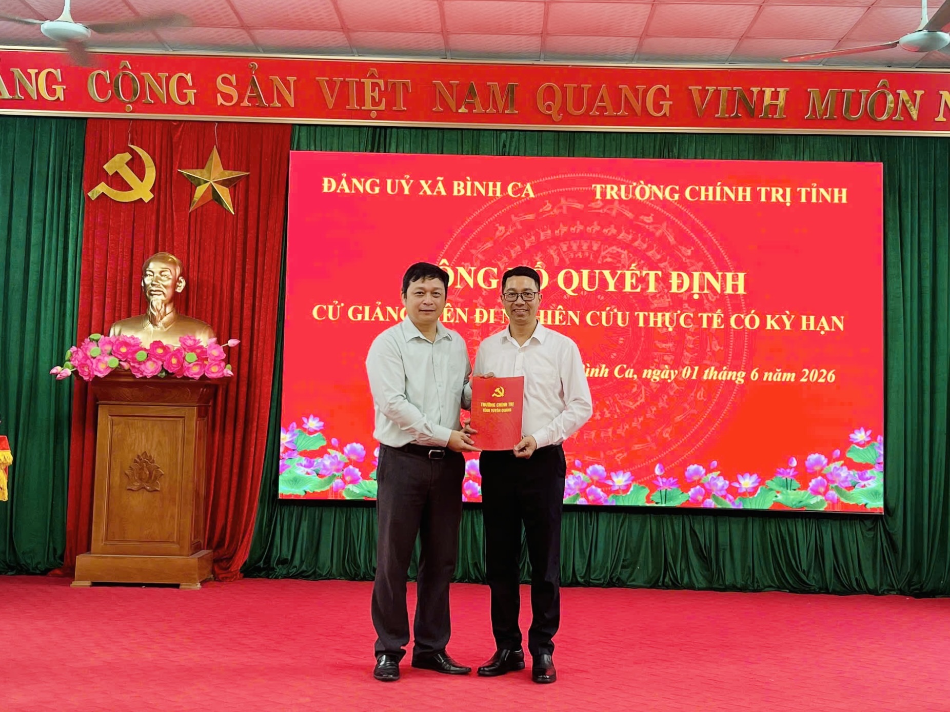Hội nghị Công bố quyết định cử giảng viên đi nghiên cứu thực tế có kỳ hạn tại xã Bình Ca