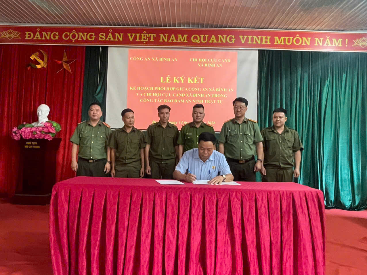 CÔNG AN XÃ BÌNH AN KÝ KẾT QUY CHẾ PHỐI HỢP VỚI CHI HỘI CỰU CAND XÃ BÌNH AN