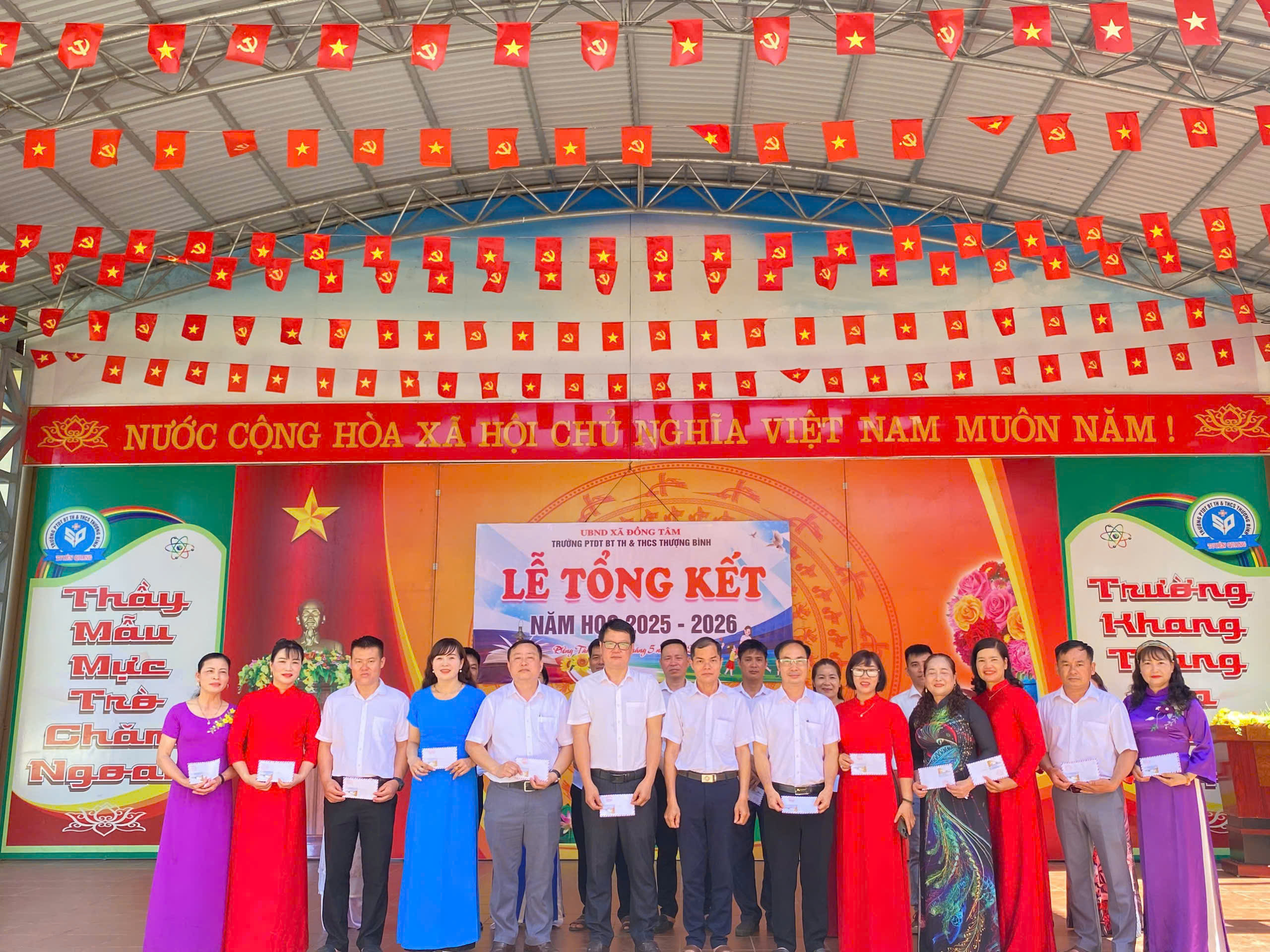 TRƯỜNG PTDTBT TH & THCS THƯỢNG BÌNH TỔ CHỨC LỄ TỔNG KẾT NĂM HỌC 2025 - 2026