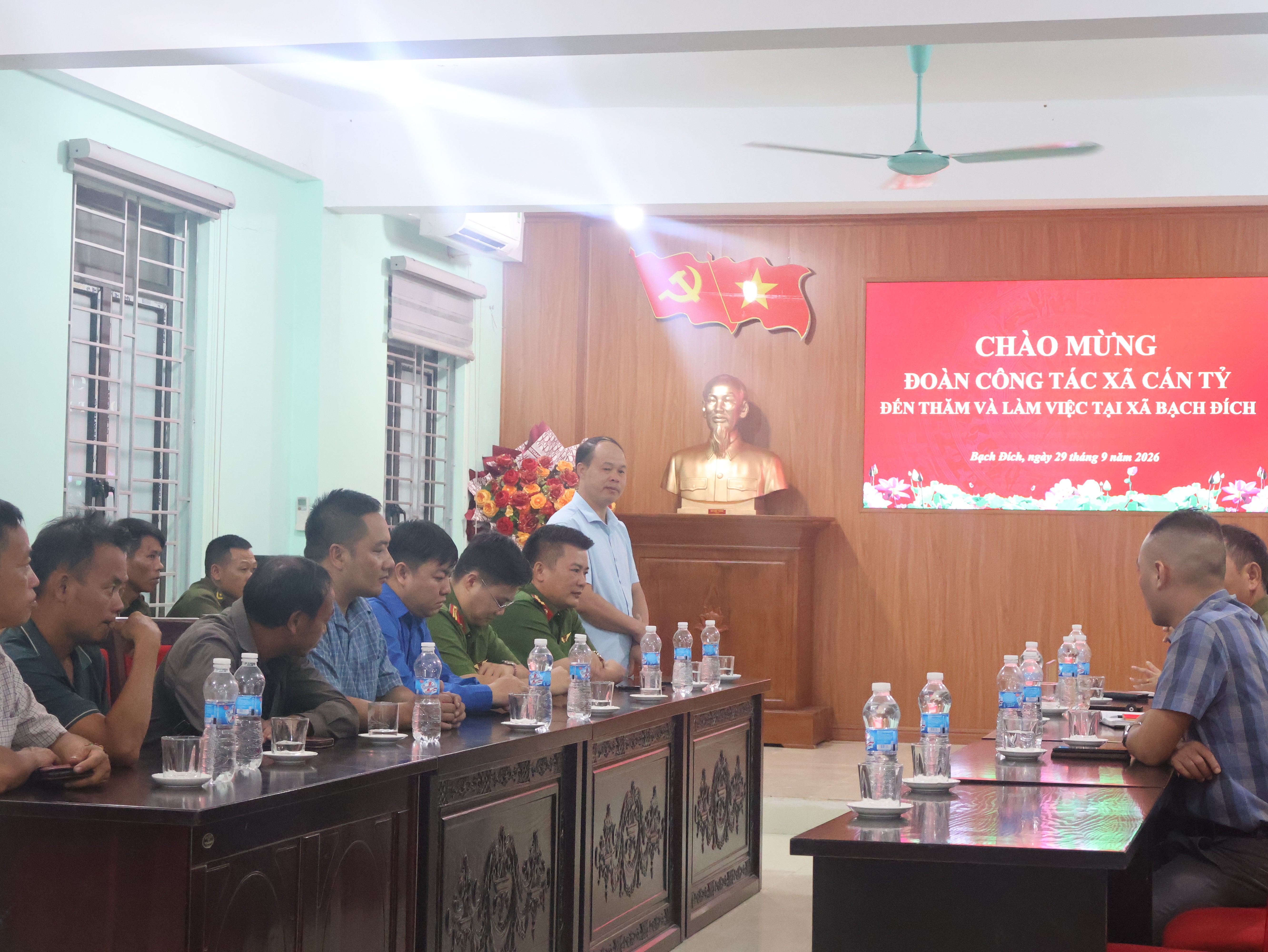 XÃ CÁN TỶ THAM QUAN, HỌC TẬP KINH NGHIỆM CÁC MÔ HÌNH PHÁT TRIỂN KINH TẾ TẠI XÃ BẠCH ĐÍCH
