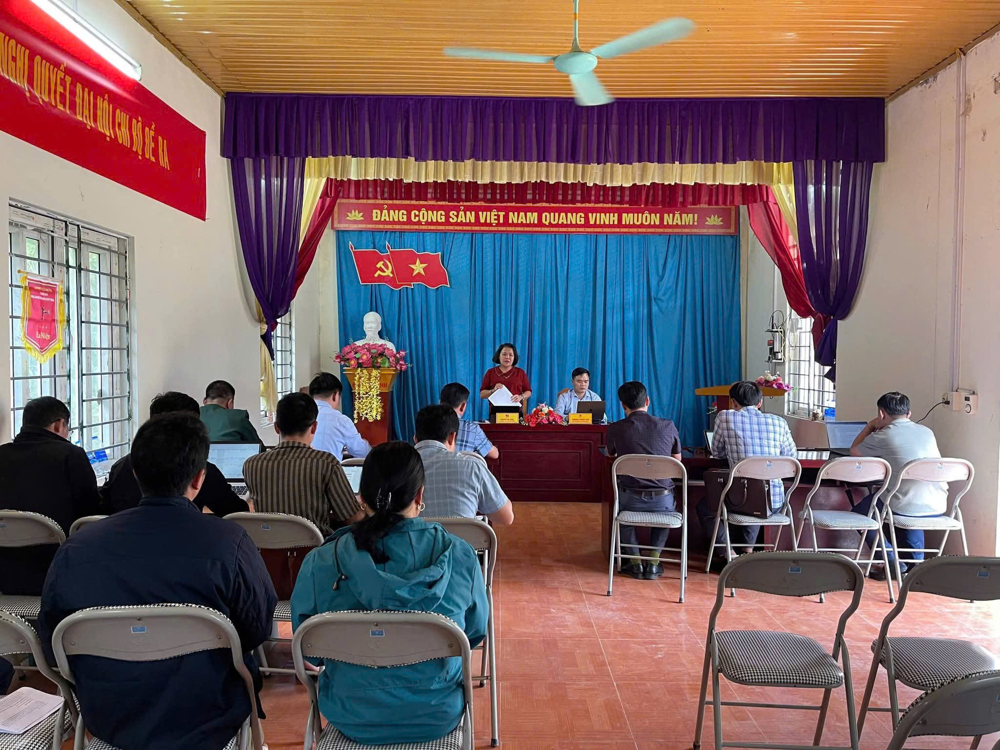 THƯỜNG TRỰC ĐẢNG ỦY XÃ MINH NGỌC LÀM VIỆC TẠI THÔN KHUỔI TRANG VÀ THÔN KHUỔI NẤNG XÃ MINH NGỌC