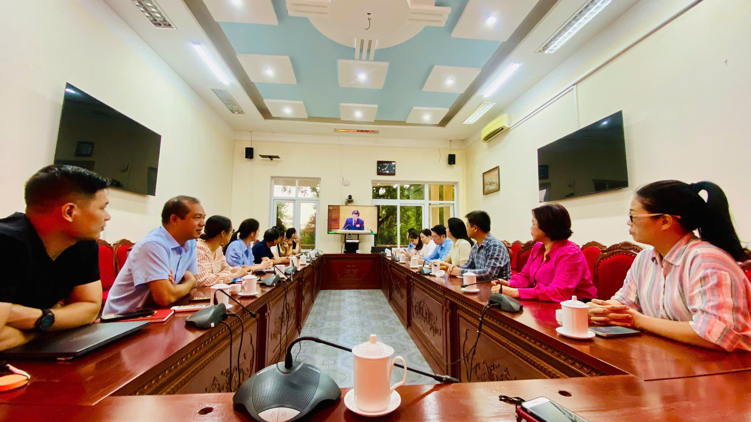 Chi bộ Sở Ngoại vụ tham dự Hội nghị toàn quốc nghiên cứu, học tập, quán triệt và triển khai thực hiện các Nghị quyết, Chỉ thị của Bộ Chính trị