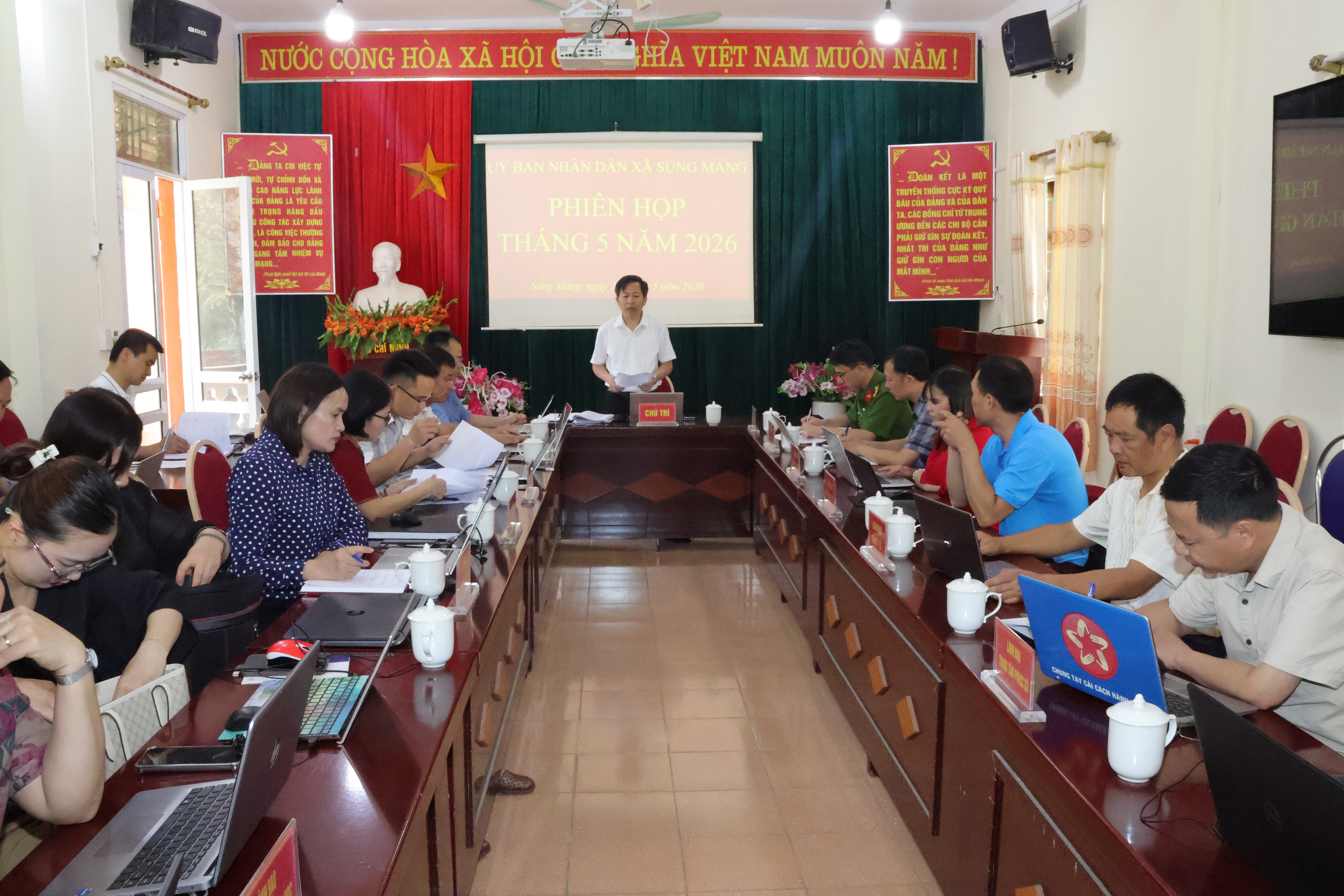 UBND xã Sủng Máng họp phiên thường kỳ tháng 5