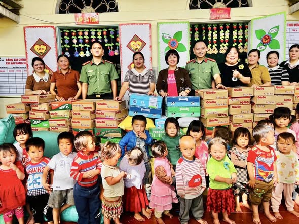 TRAO QUÀ TỪ THIỆN TẠI ĐIỂM TRƯỜNG TRƯỜNG MẦM NON LỦNG PỦNG