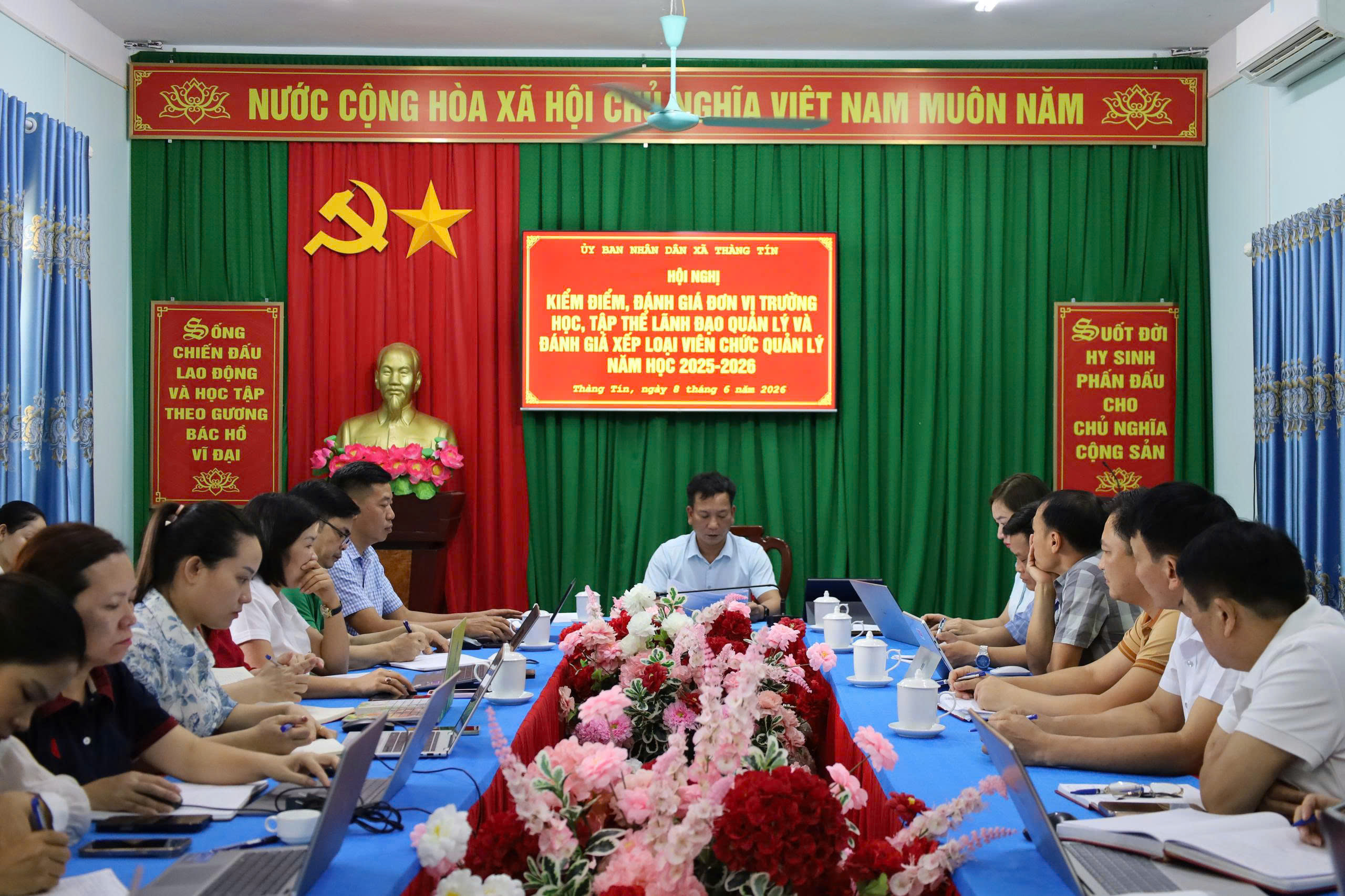 XÃ THÀNG TÍN TỔ CHỨC HỘI NGHỊ KIỂM ĐIỂM TẬP THỂ LÃNH ĐẠO, QUẢN LÝ; ĐƠN VỊ TRƯỜNG HỌC VÀ ĐÁNH GIÁ, XẾP LOẠI VIÊN CHỨC QUẢN LÝ NĂM HỌC 2025 – 2026
