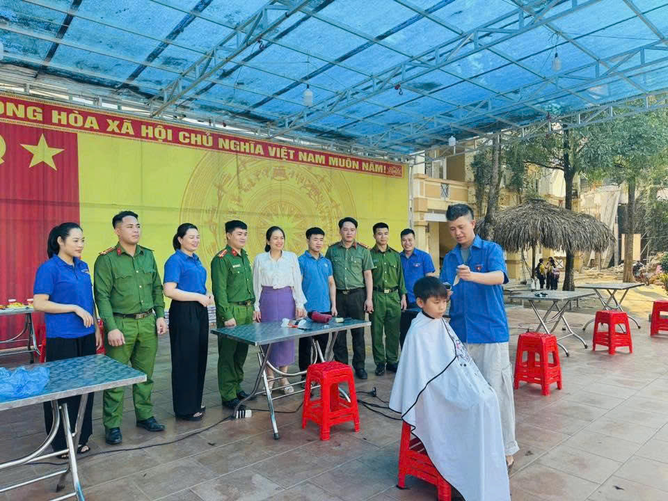 CHƯƠNG TRÌNH CẮT TÓC MIỄN PHÍ CHO HỌC SINH TRƯỜNG TIỂU HỌC CỐC PÀI