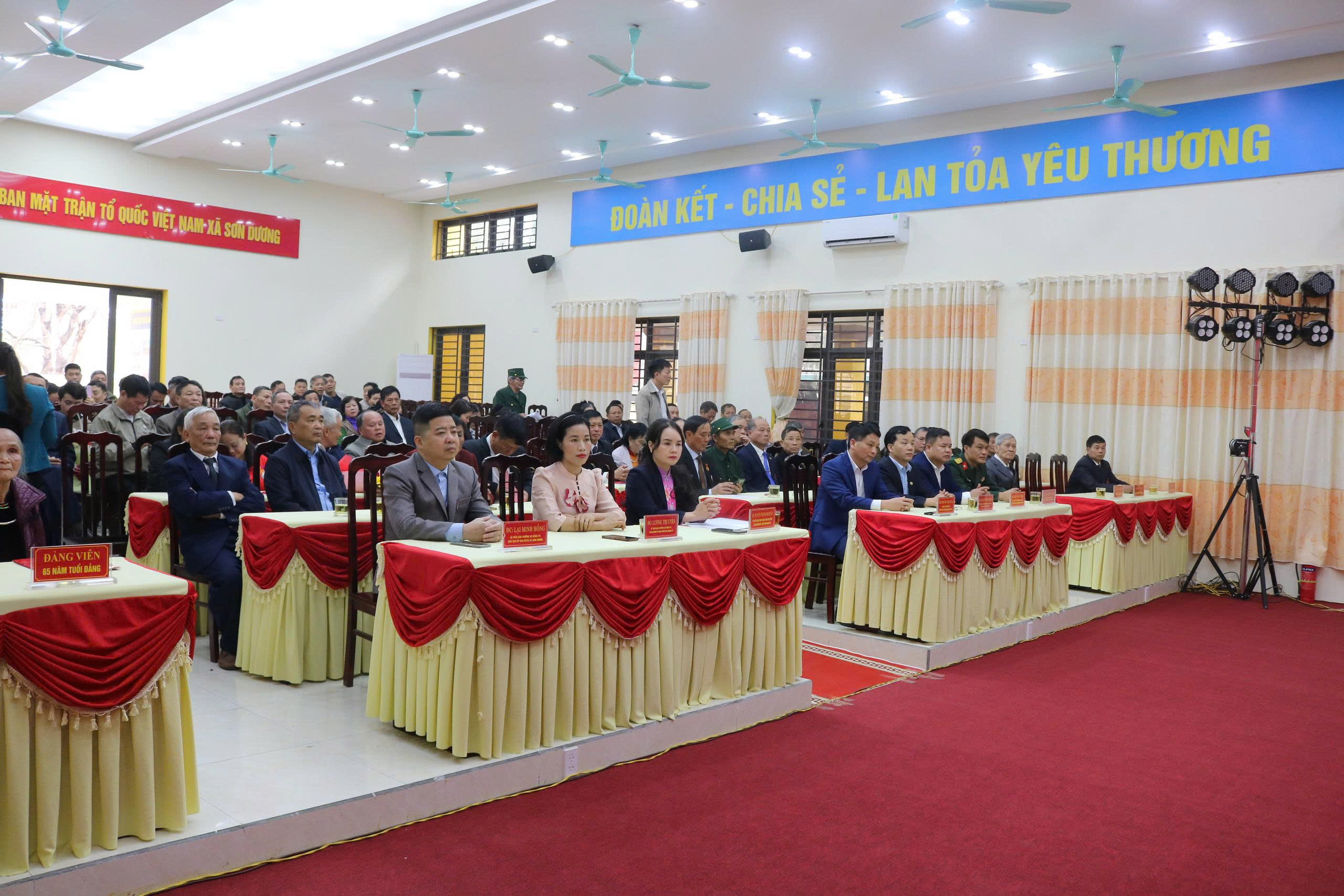 Lễ trao huy hiệu Đảng đợt 03/02/2026