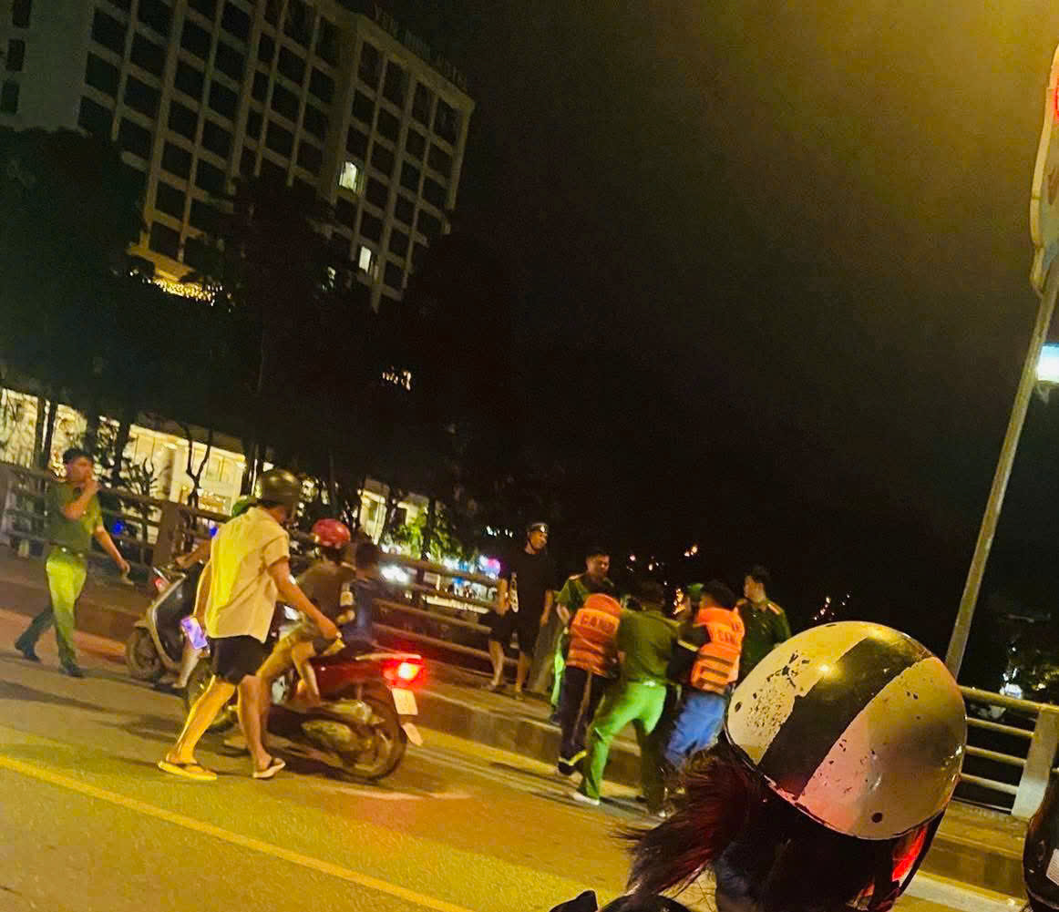 KỊP THỜI THUYẾT PHỤC, NGĂN CHẶN, GIẢI CỨU NGƯỜI ĐÀN ÔNG CÓ Ý ĐỊNH NHẢY CẦU