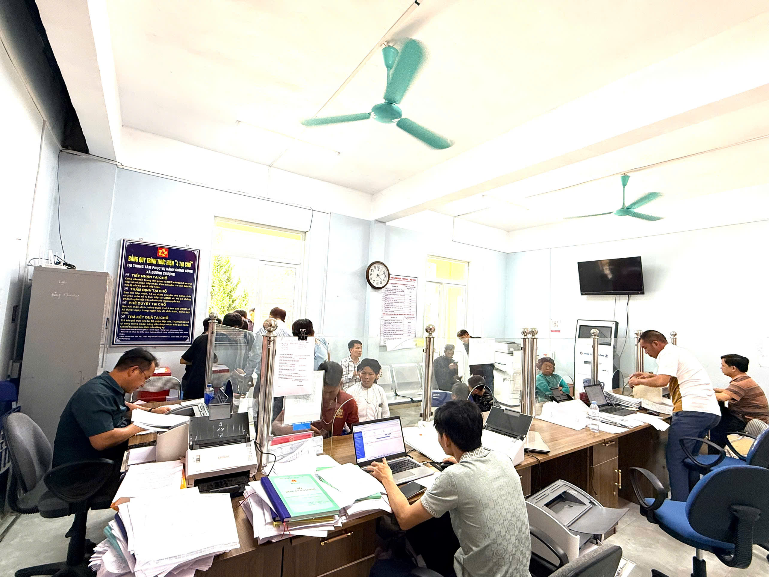 Xã Đường Thượng đẩy mạnh ứng dụng công nghệ thông tin trong cải cách thủ tục hành chính.