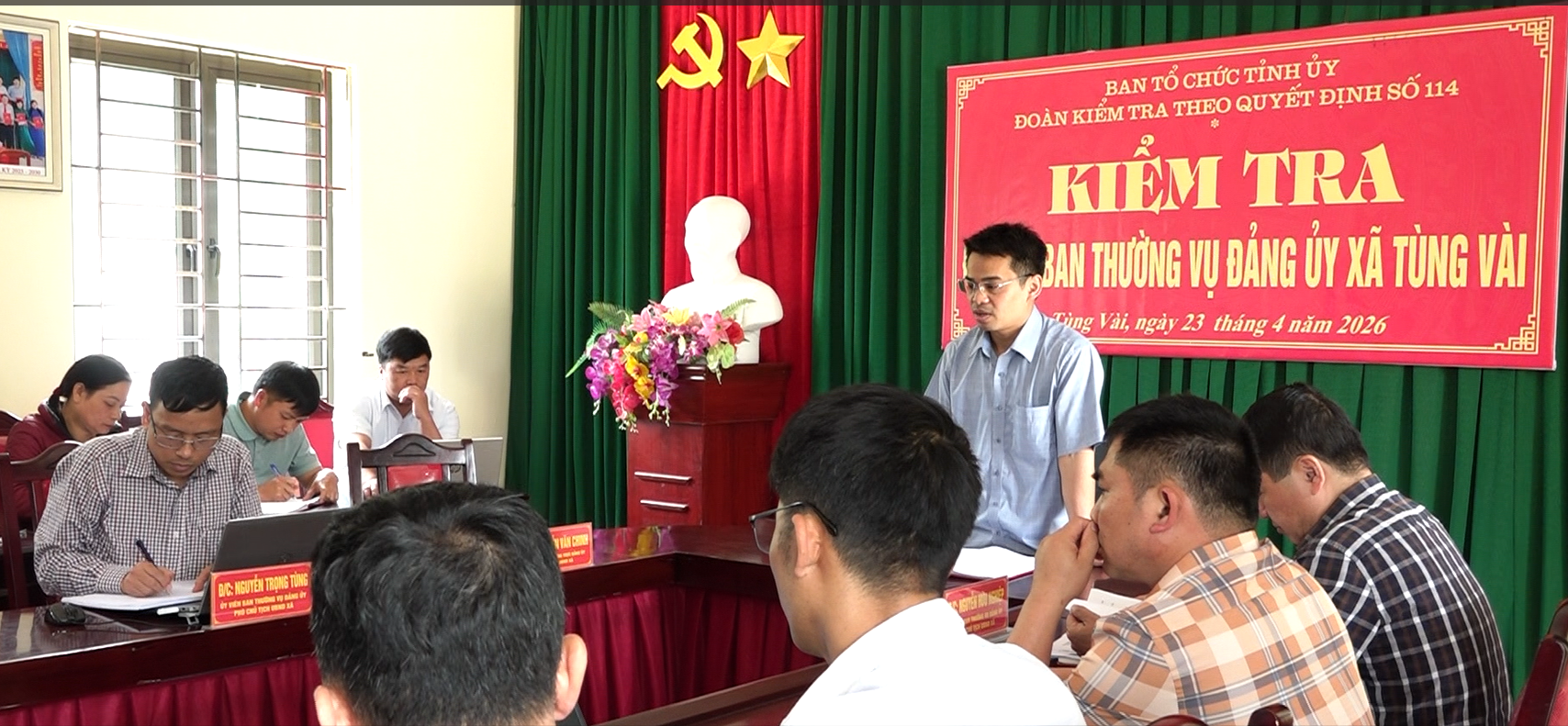 UBND xã Tùng Vài tổ chức phiên họp thường kỳ tháng 4.