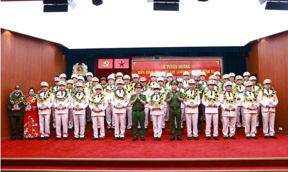 LỄ TUYÊN DƯƠNG ĐIỂN HÌNH TIÊU BIỂU LỰC LƯỢNG CẢNH SÁT HÌNH SỰ