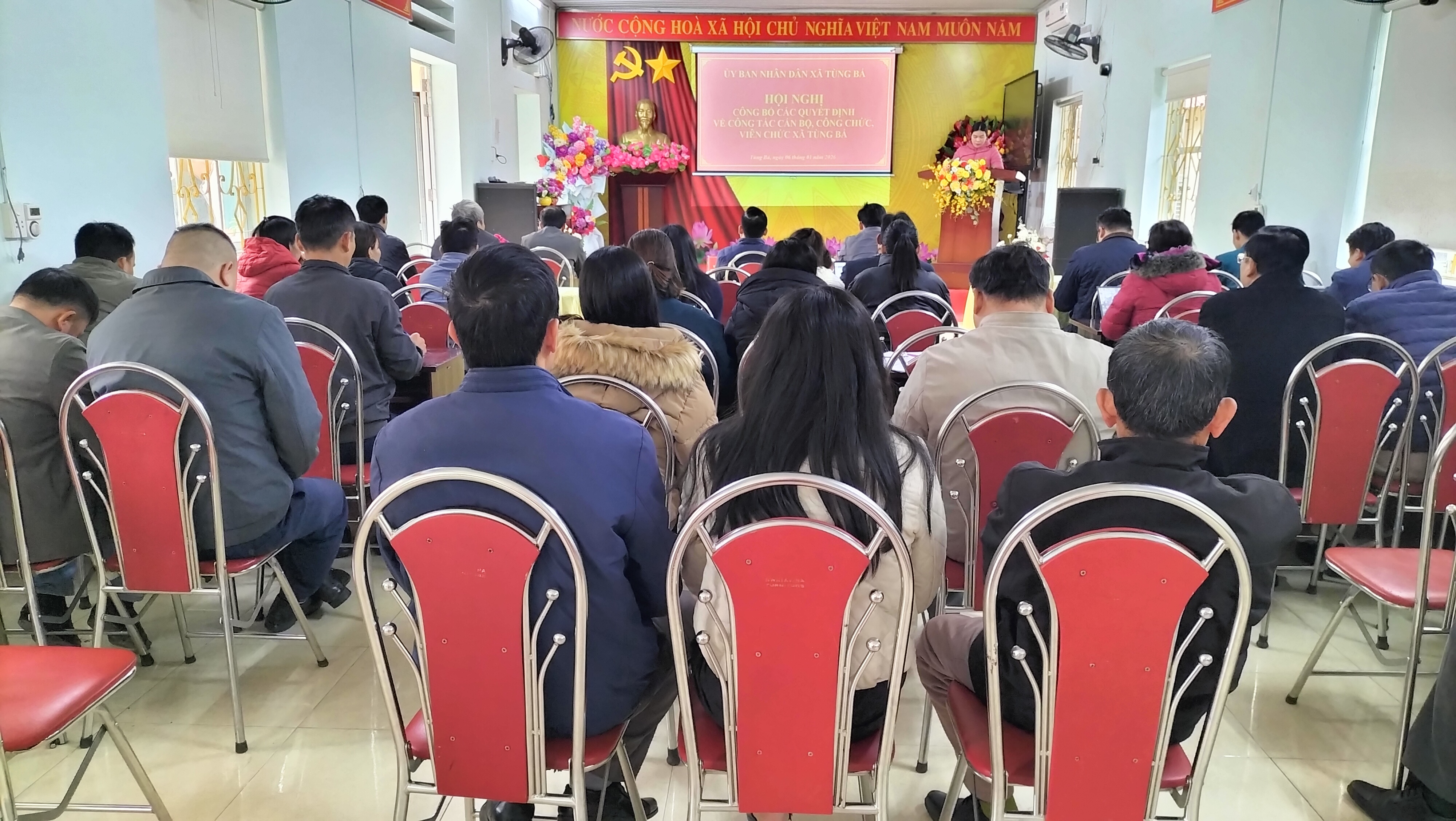 Hội nghị công bố quyết định công tác cán bộ công chức viên chức 