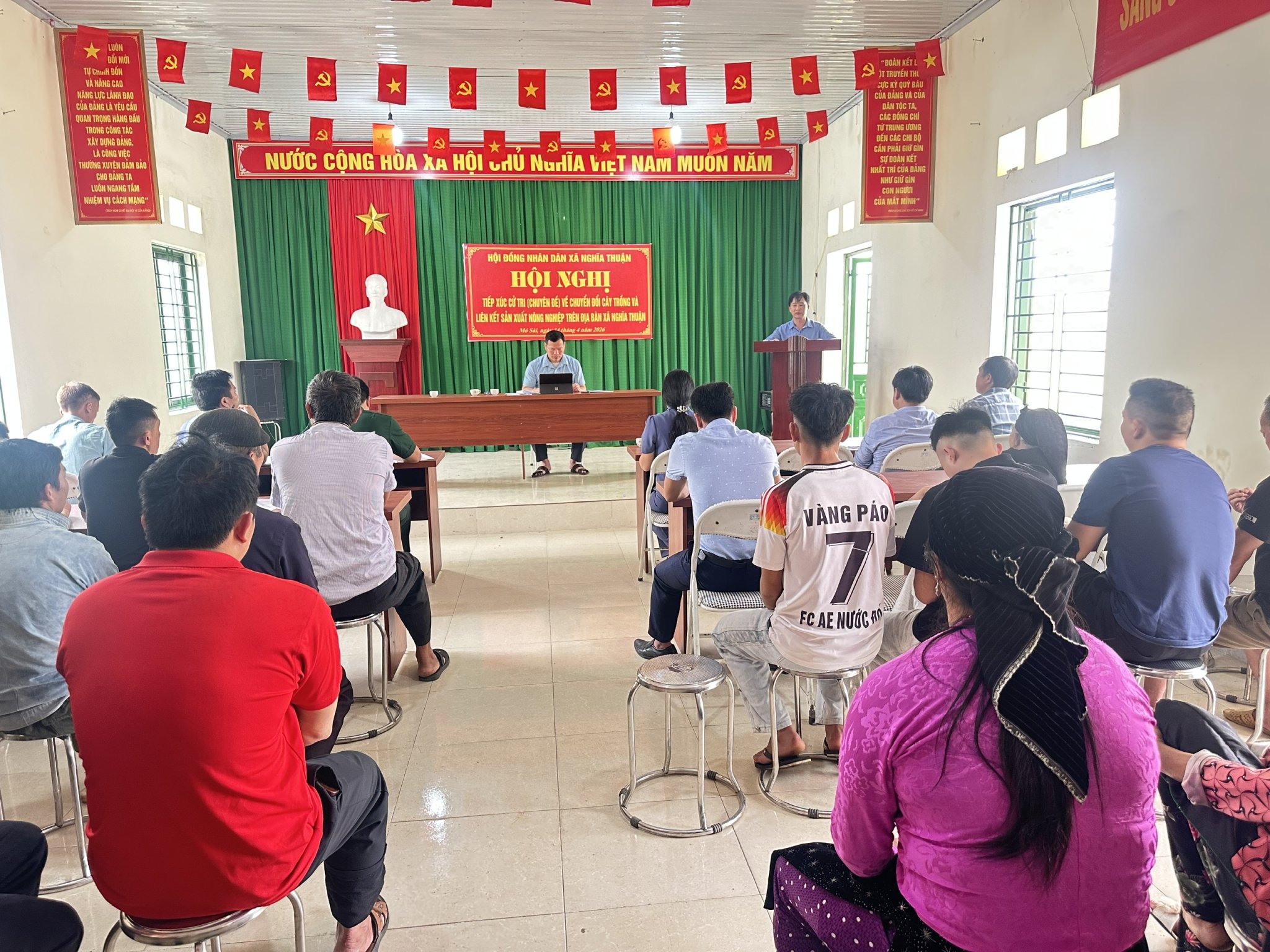 Hội nghị tiếp xúc cử tri (chuyên đề) về chuyển đổi cây trồng và liên kết sản xuất nông nghiệp tại thôn Mỏ Sài