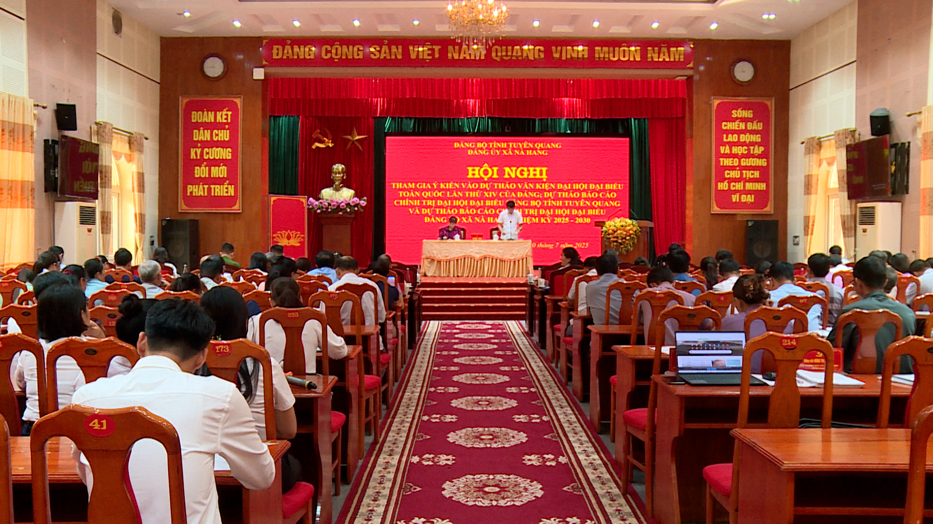 Xã Nà Hang tổ chức Hội nghị lấy ý kiến góp ý vào dự thảo văn kiện Đại hội Đảng 
