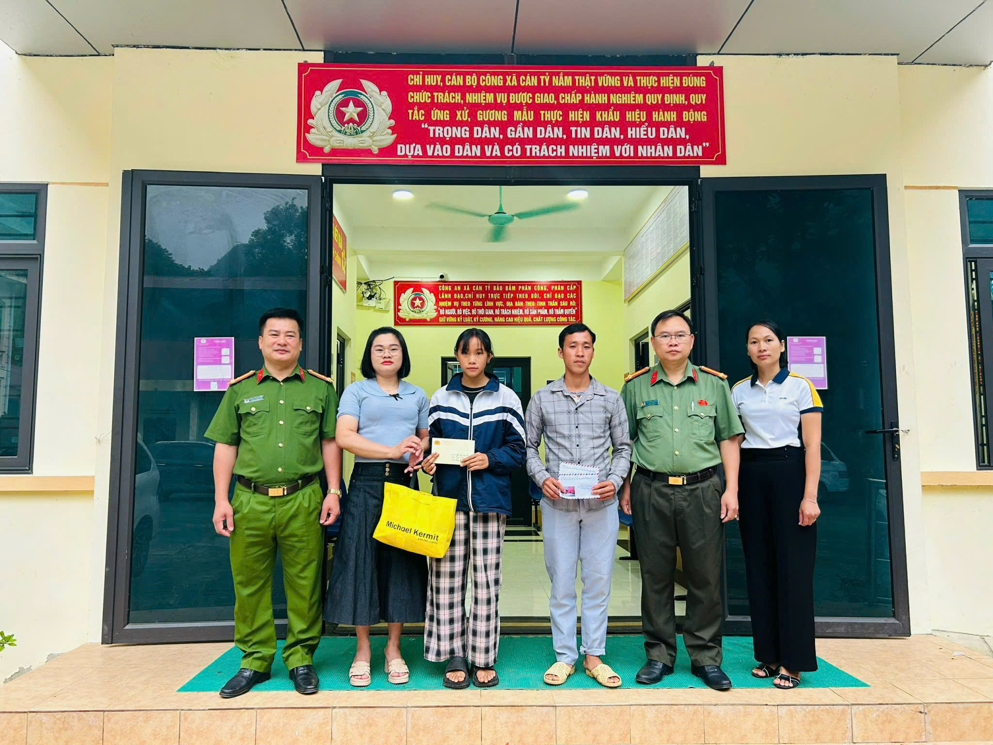 CHẮP CÁNH ƯỚC MƠ CHO HỌC SINH CÓ HOÀN CẢNH KHÓ KHĂN