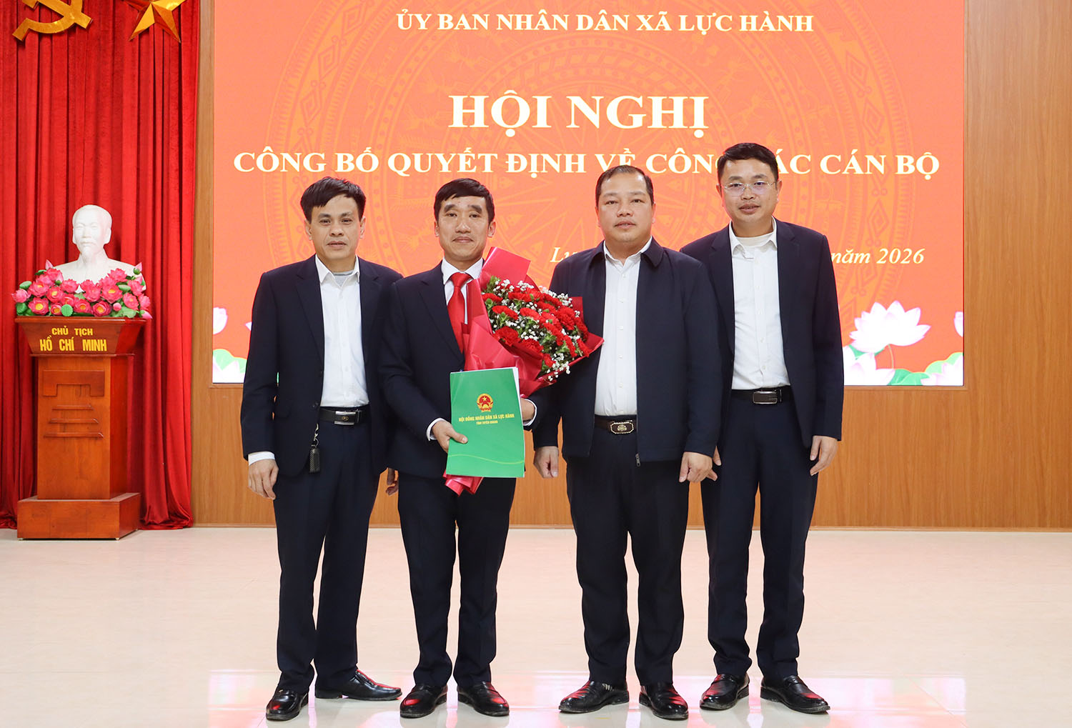 LỰC HÀNH CÔNG BỐ QUYẾT ĐỊNH VỀ CÔNG TÁC CÁN BỘ