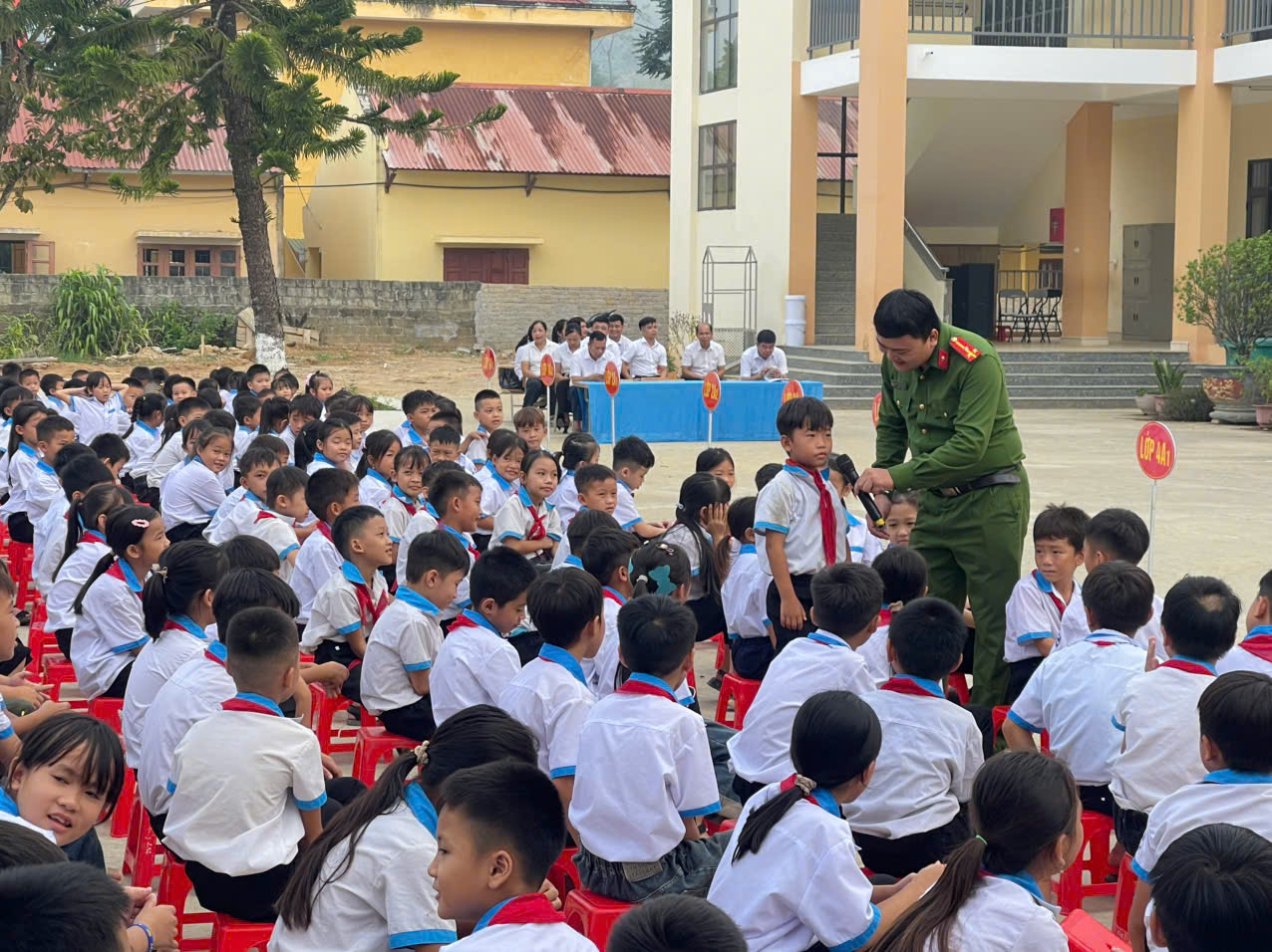 CÔNG AN XÃ KIẾN THIẾT TÍCH CỰC TỔ CHỨC TUYÊN TRUYỀN PHỔ BIẾN GIÁO DỤC PHÁP LUẬT  