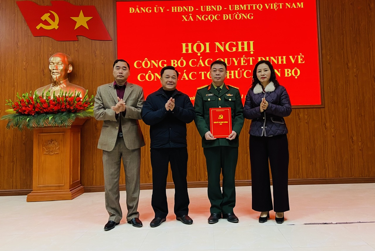 Hội nghị công bố các quyết định về công tác tổ chức, cán bộ xã Ngọc Đường