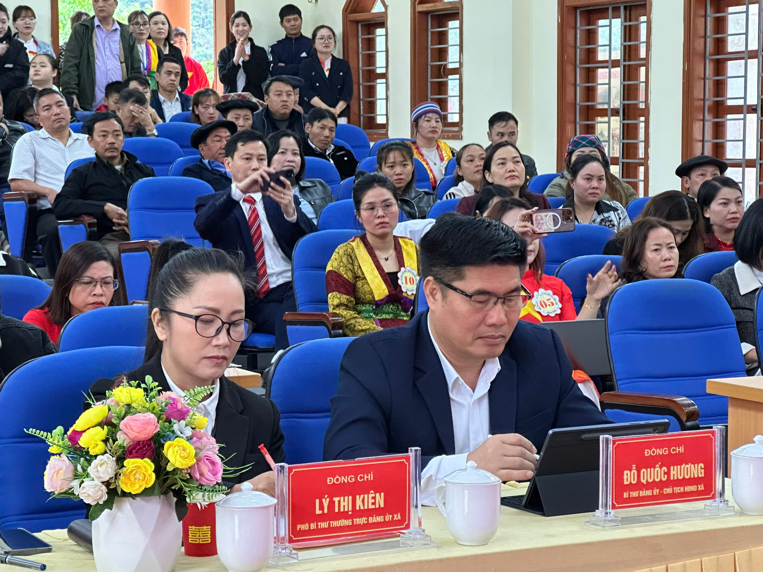 2 sếp.jpg