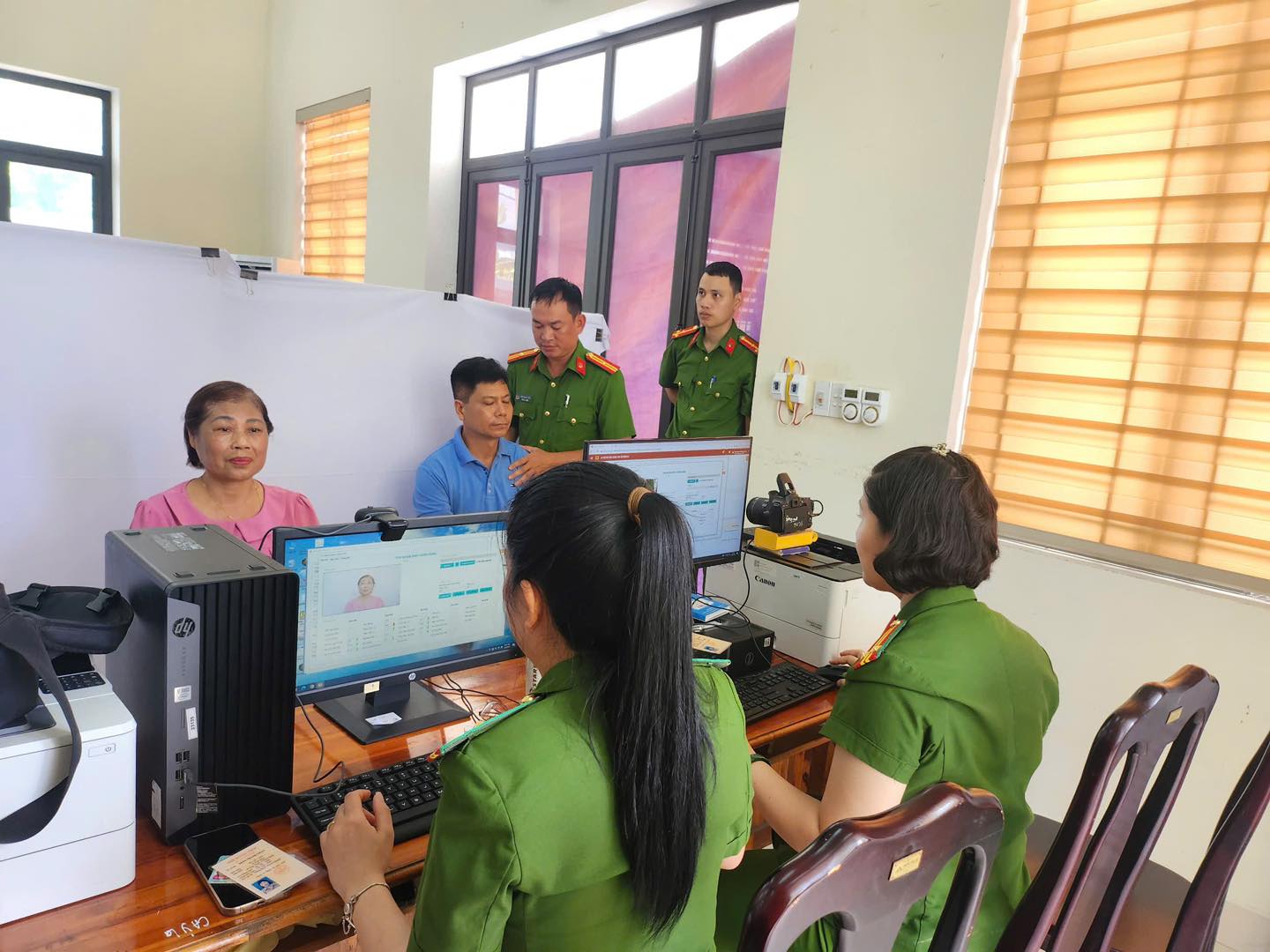 TRIỂN KHAI CẤP THẺ ĐẢNG VIÊN GẮN CHIP TRÊN ĐỊA BÀN TOÀN TỈNH