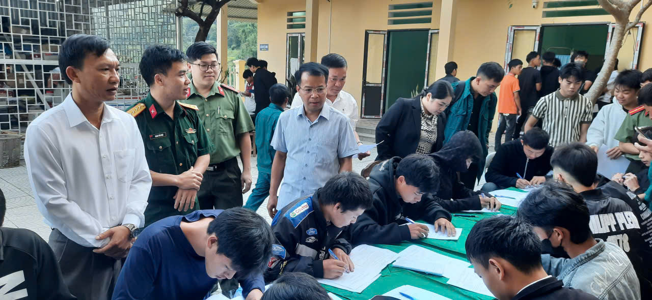                                     XÃ GIÁP TRUNG TỔ CHỨC KHÁM SƠ TUYỂN NGHĨA VỤ QUÂN SỰ
