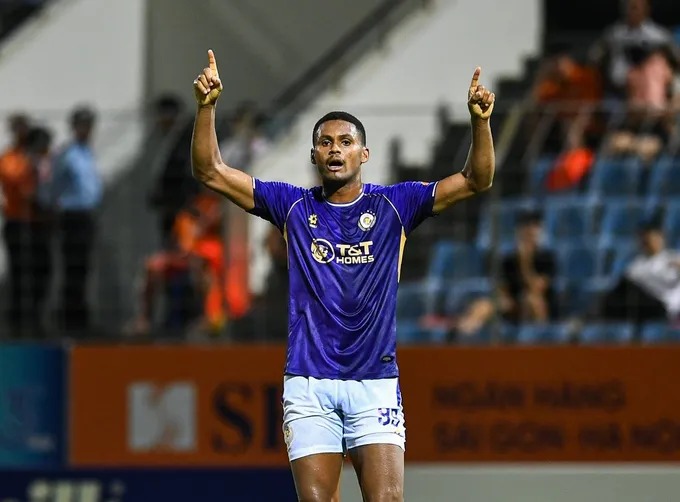 Tiếp tục giành chiến thắng, Hà Nội FC trở lại đường đua tốp đầu