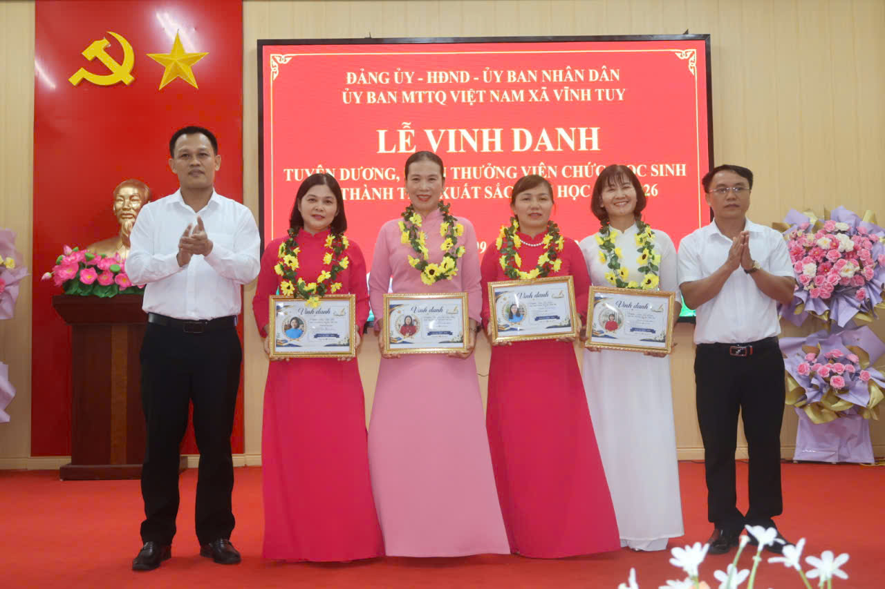 Vinh danh s Th 4 c&ocirc;.jpg