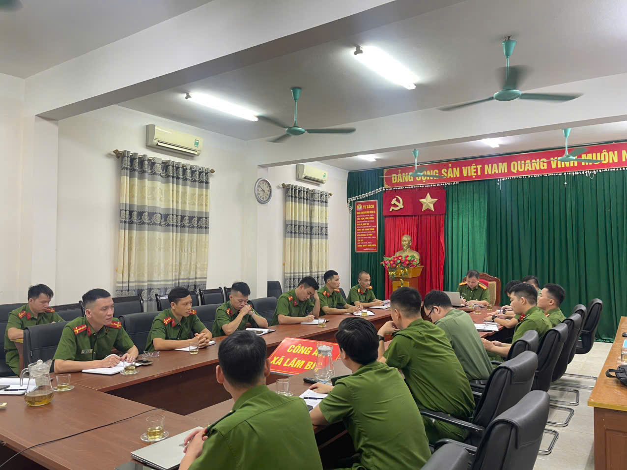 CHI ĐOÀN CÔNG AN XÃ LÂM BÌNH TỔ CHỨC SINH HOẠT ĐỊNH KỲ