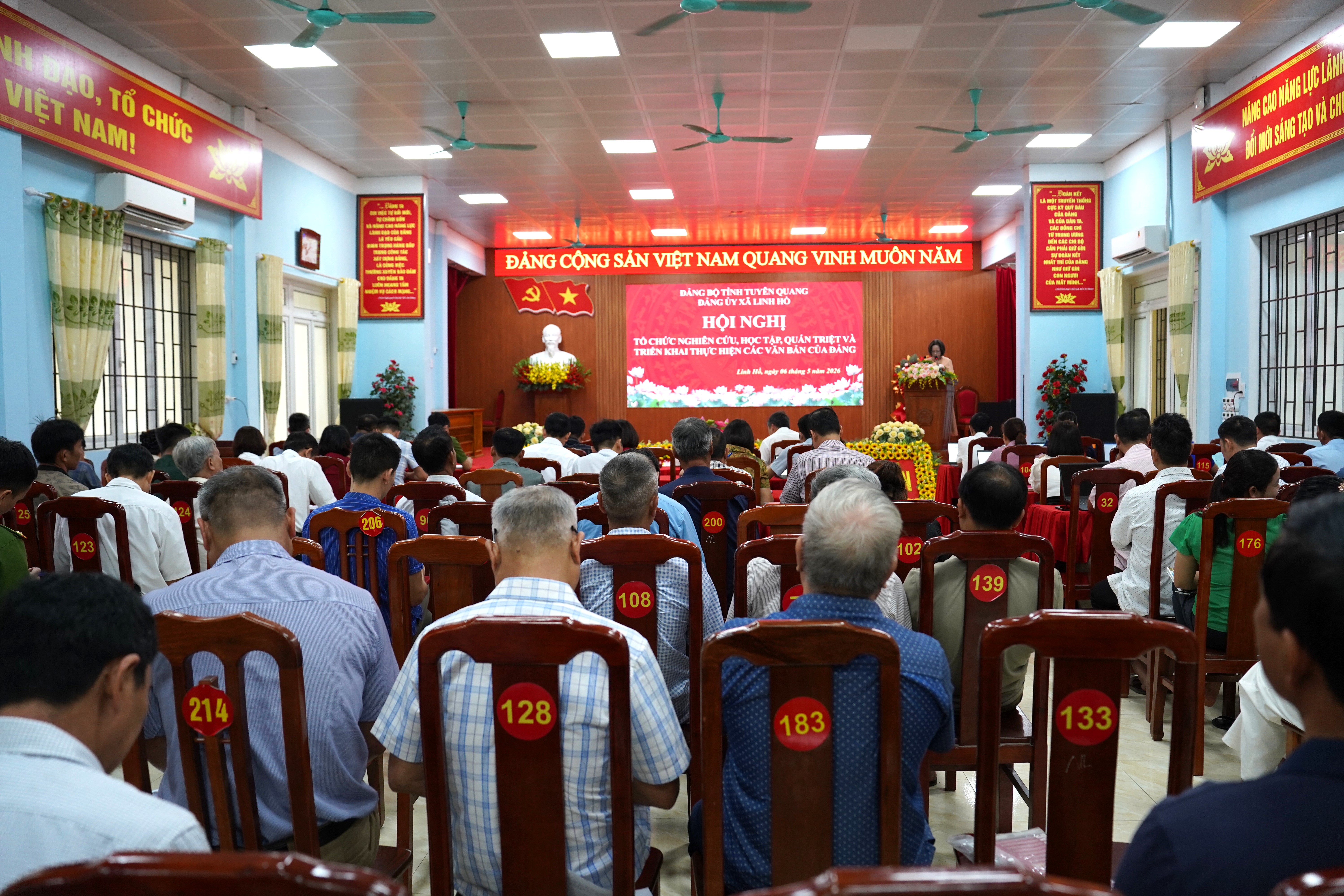 Đảng uỷ xã Linh Hồ tổ chức hội nghị nghiên cứu, học tập và triển khai thực hiện các văn bản của Đảng
