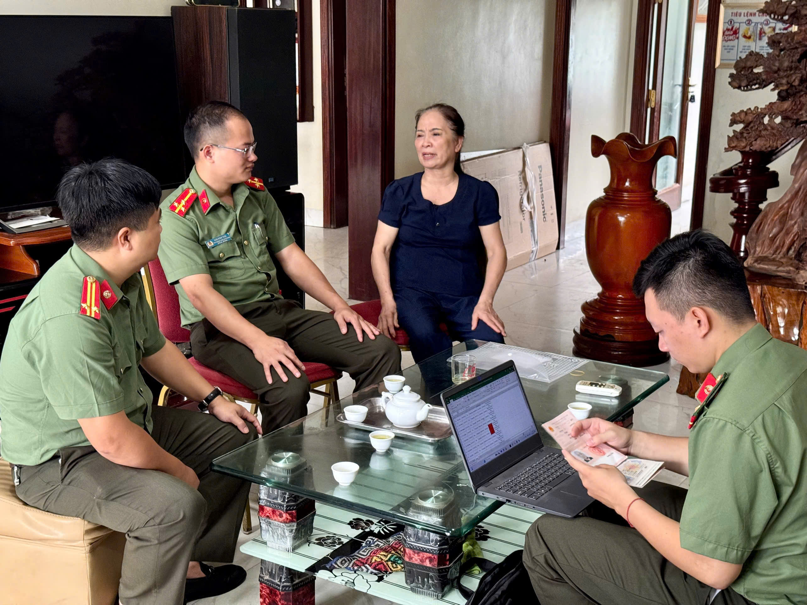 CÔNG AN PHƯỜNG NÔNG TIẾN TĂNG CƯỜNG CÔNG TÁC KIỂM TRA, HƯỚNG DẪN CƠ SỞ LƯU TRÚ CHO NGƯỜI NƯỚC NGOÀI 