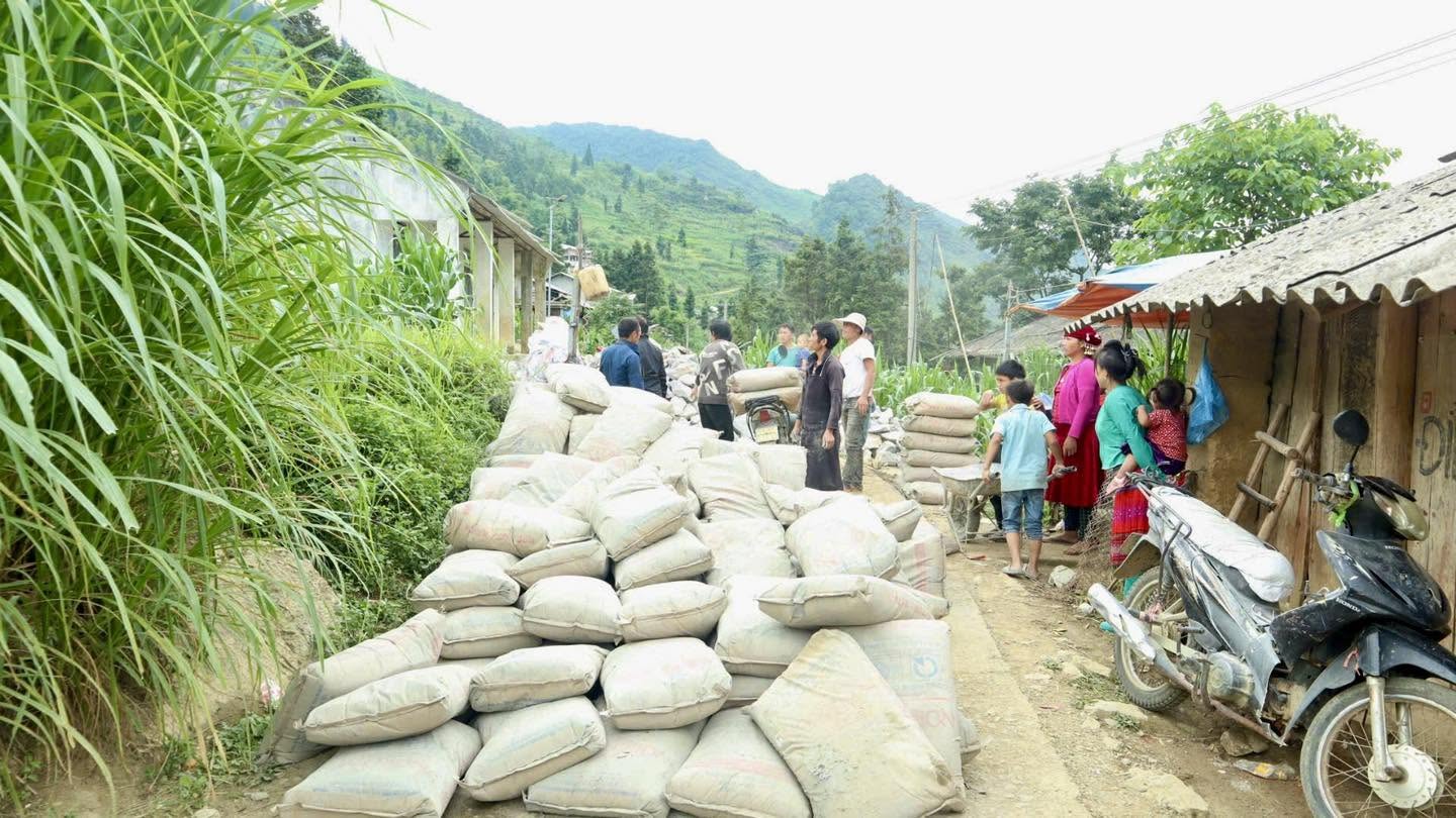  YÊN MINH ĐẨY MẠNH XÃ HỘI HÓA XÂY DỰNG ĐƯỜNG GIAO THÔNG NÔNG THÔN