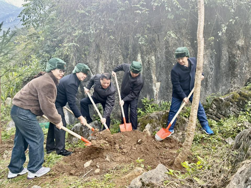 Xã Phố Bảng tổ chức lễ phát động trồng cây, tạo điểm nhấn cảnh quan gắn với phát triển du lịch