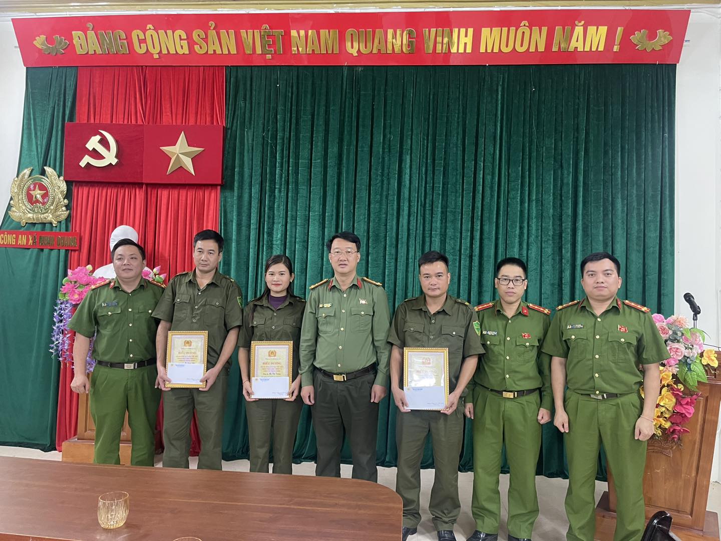 KỊP THỜI ĐỘNG VIÊN, KHEN THƯỞNG LỰC LƯỢNG ANTT Ở CƠ SỞ CÓ THÀNH TÍCH XUẤT SẮC