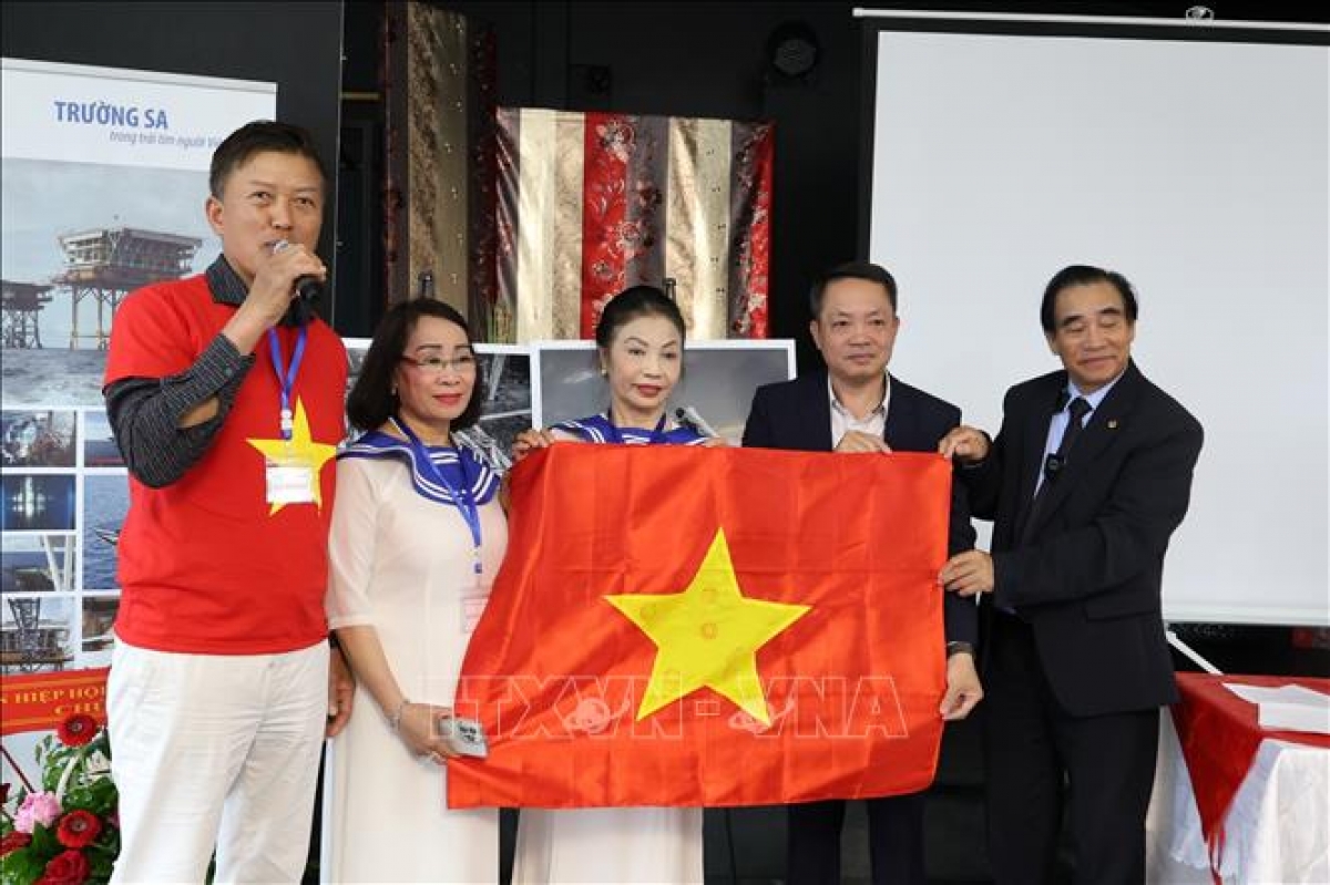 Lan tỏa tình yêu biển đảo Việt Nam qua triển lãm ảnh tại Đức